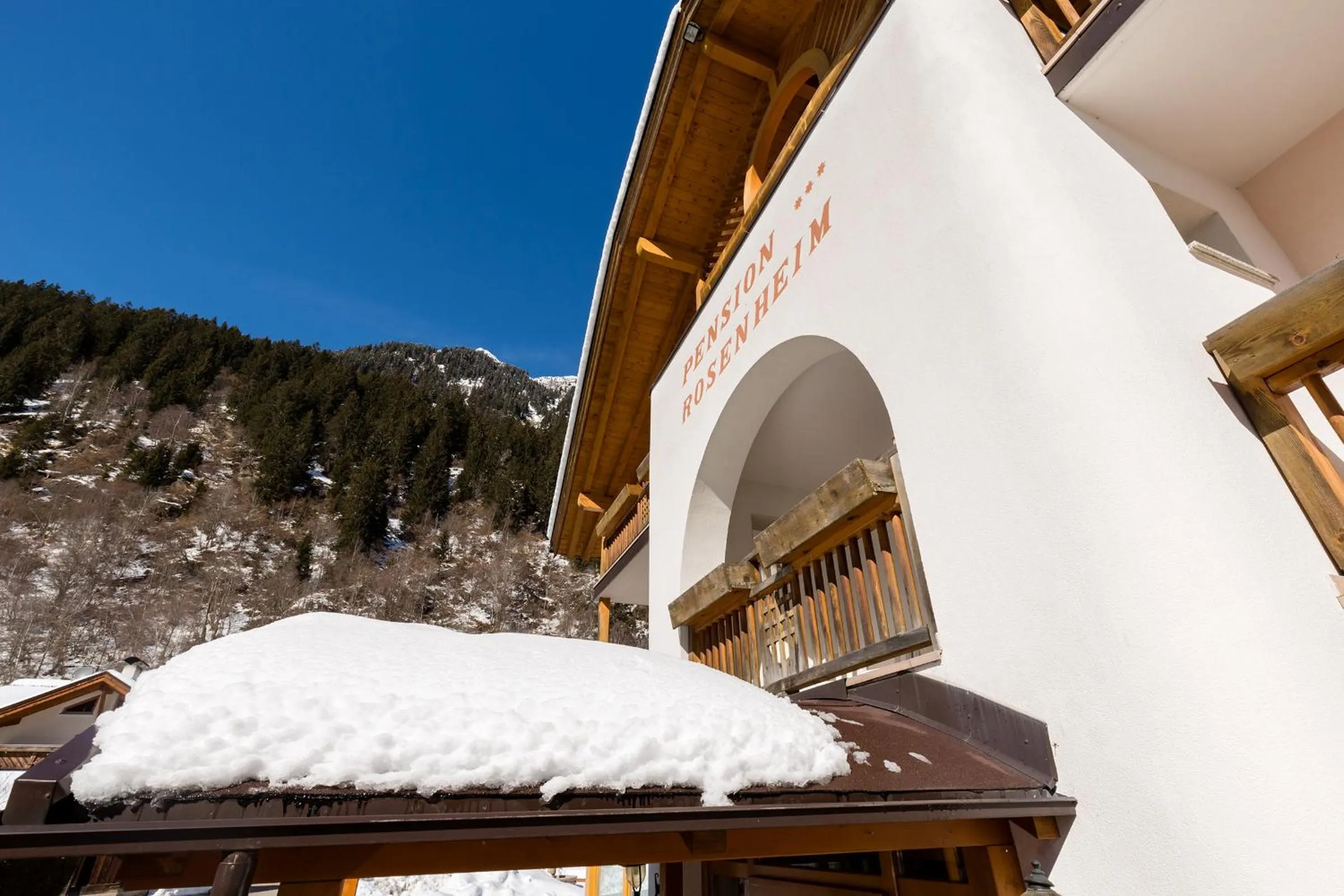 Facade/entrance in Hotel Rosenheim