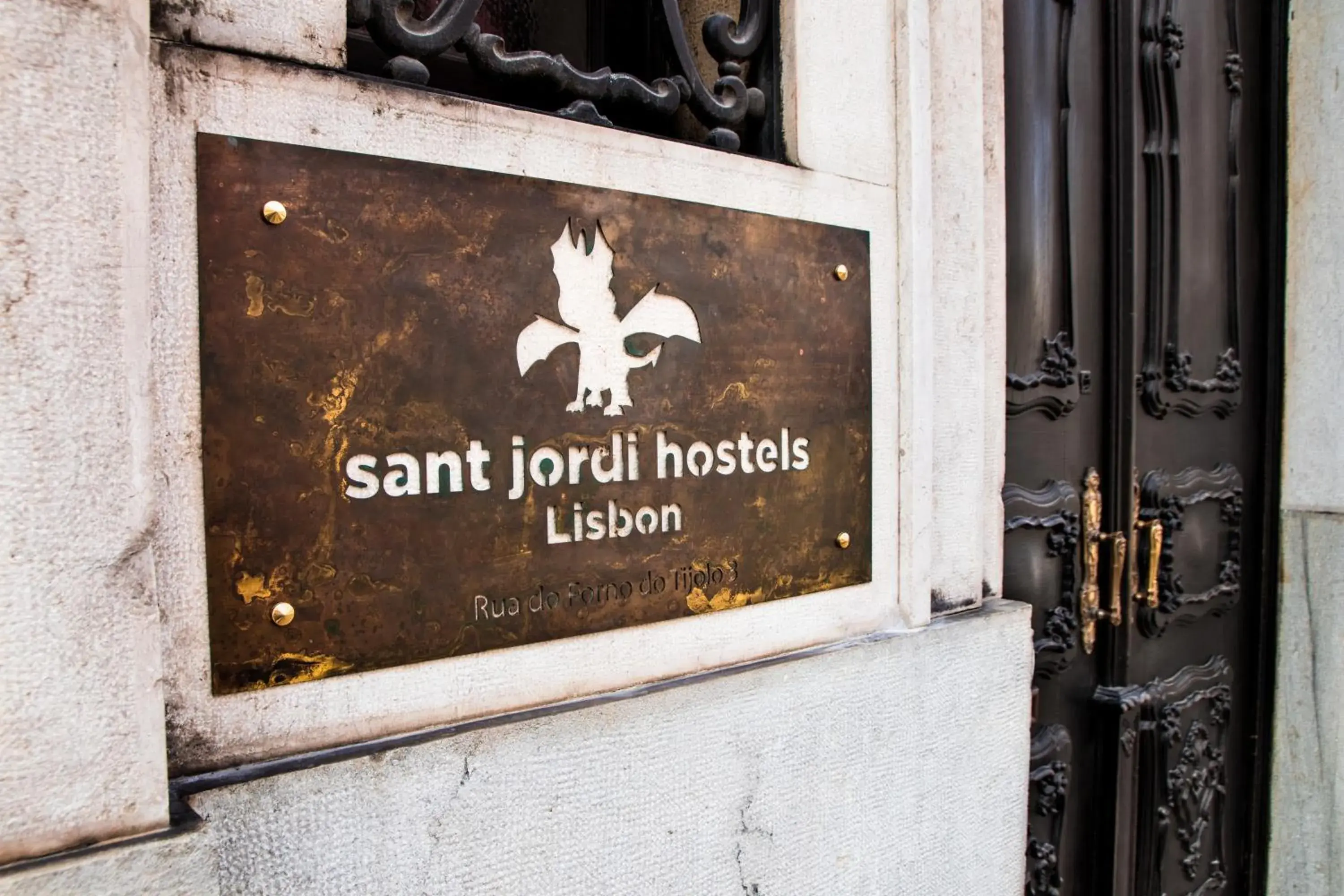 Facade/entrance in Sant Jordi Hostels Lisbon Facade/entrance in Sant Jordi Hostels Lisbon
