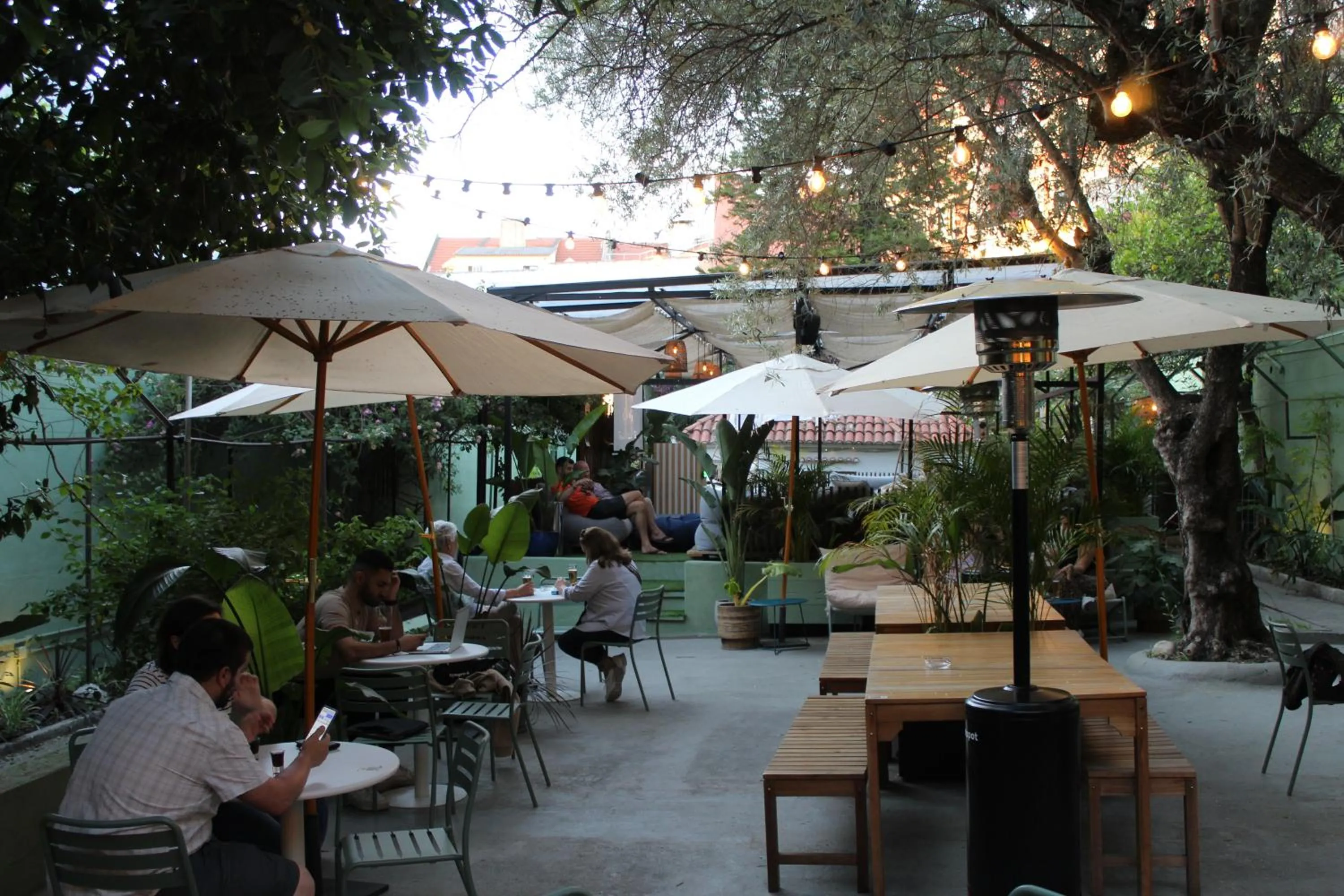 Garden in Sant Jordi Hostels Lisbon