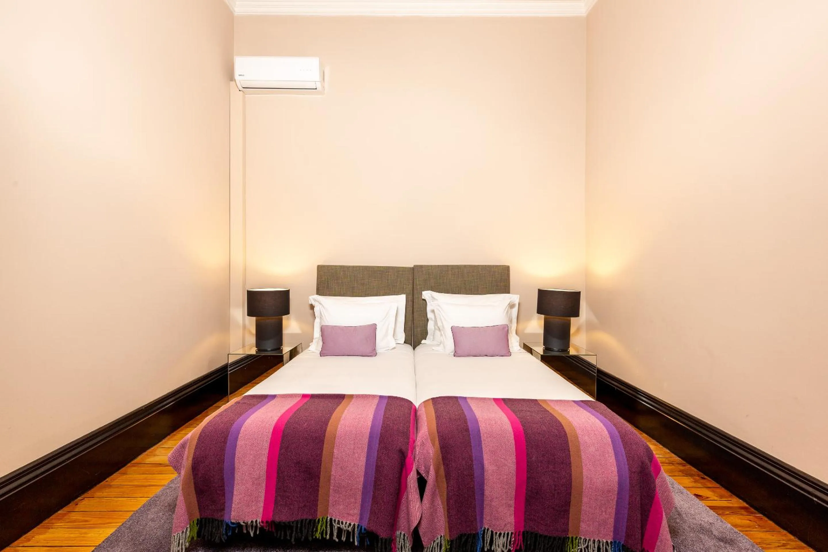 Bedroom, Bed in YOUROPO - Bolhao