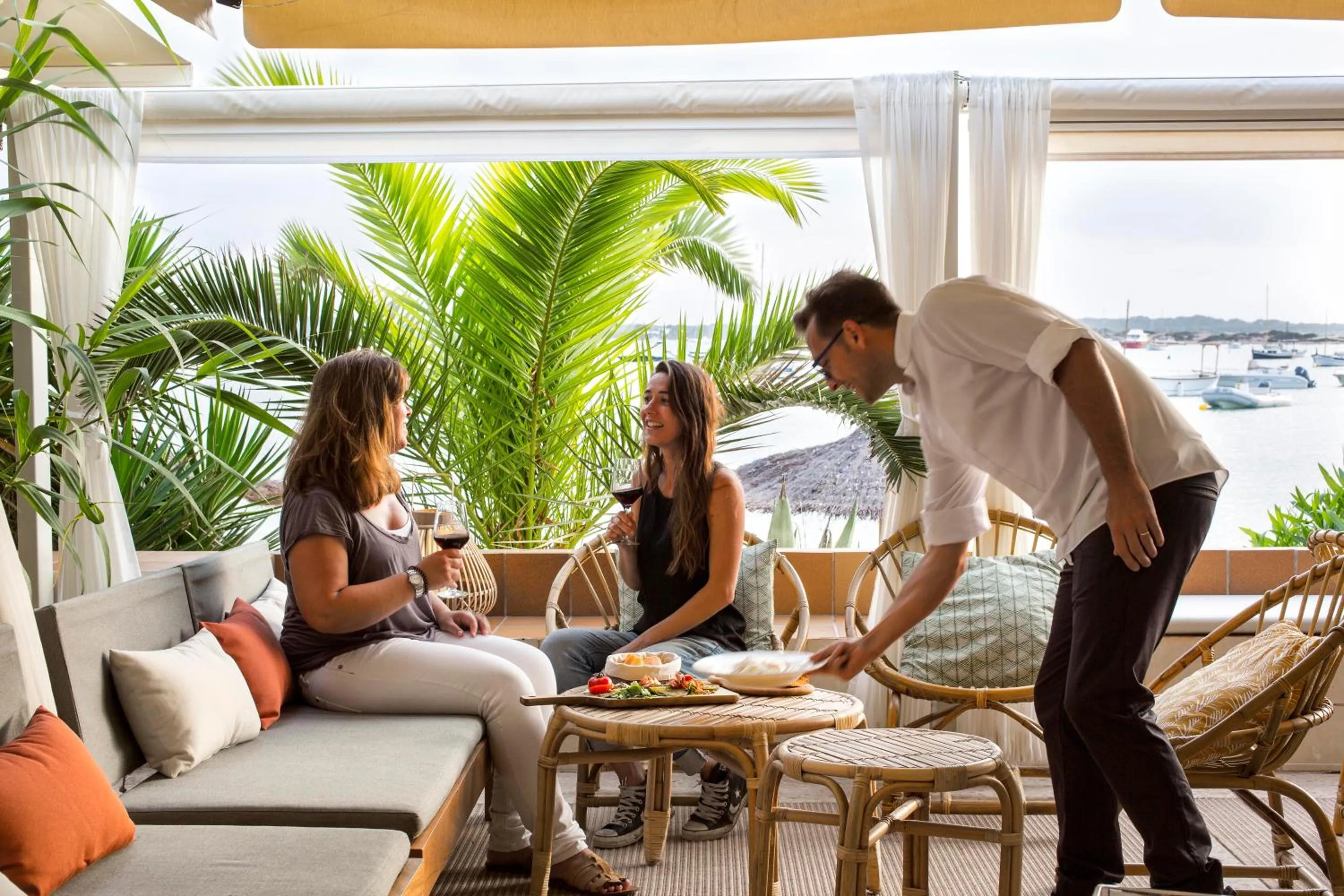 Dining area in Hostal la Savina