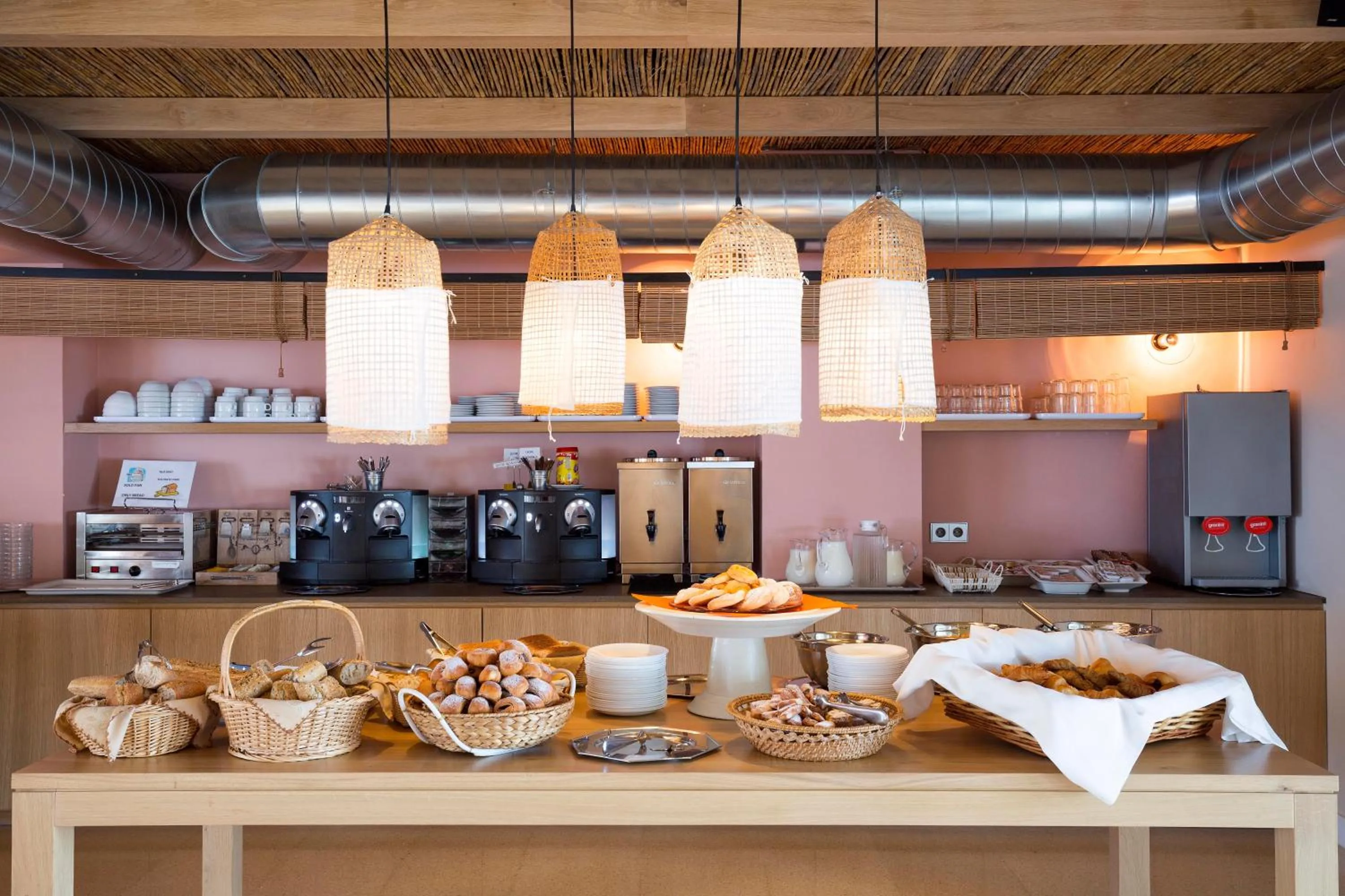 Breakfast in Hostal la Savina