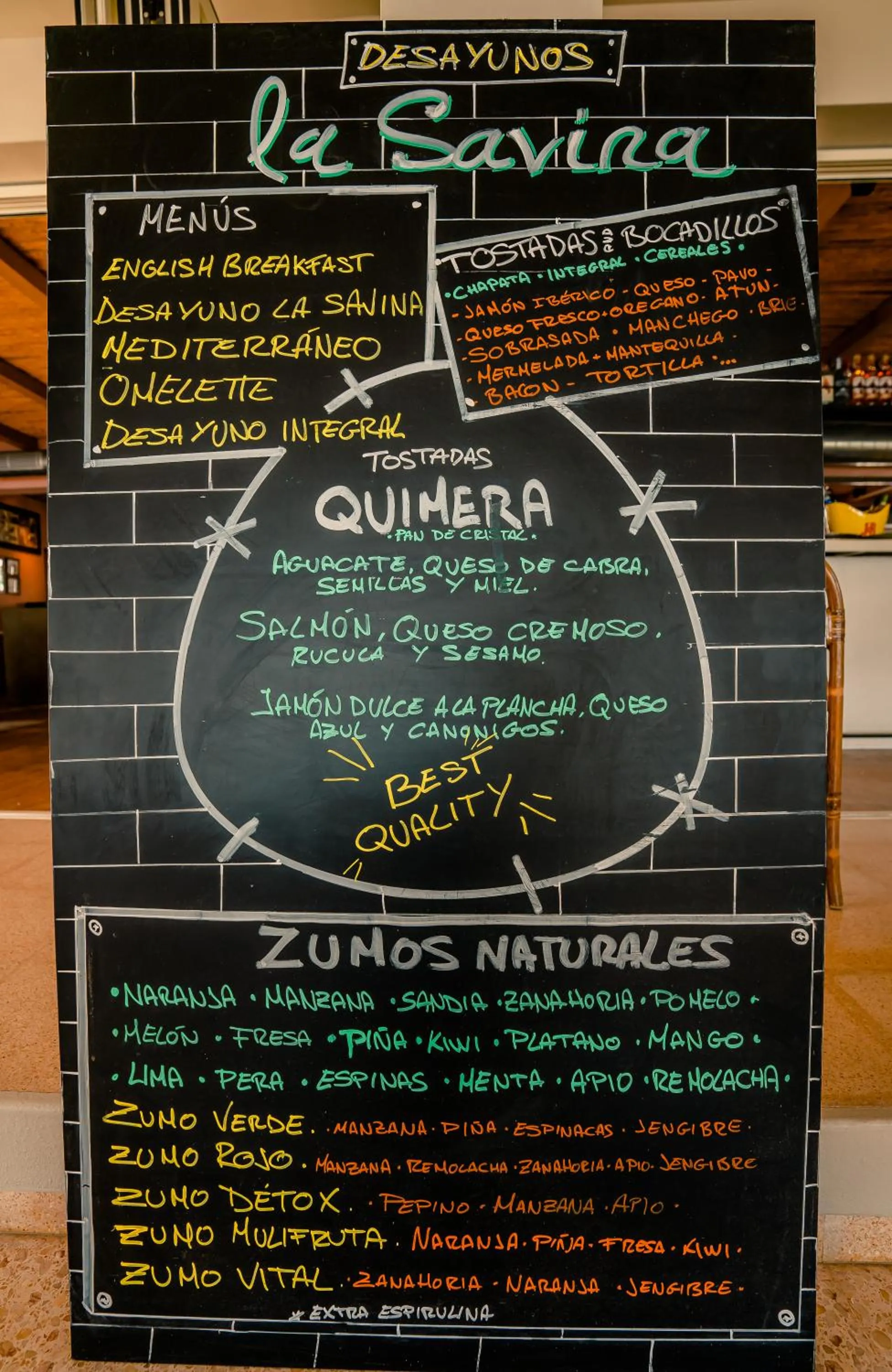 Text overlay in Hostal la Savina