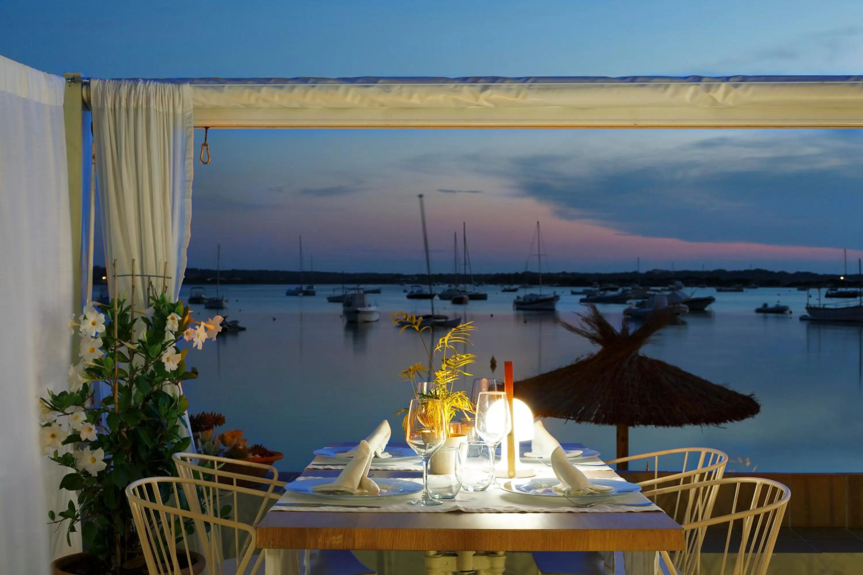 Restaurant/places to eat in Hostal la Savina