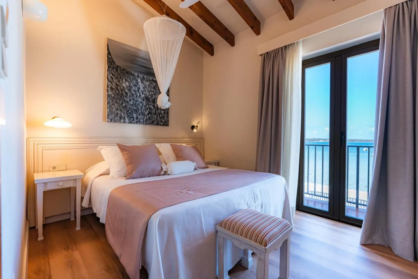 Bed in Hostal la Savina