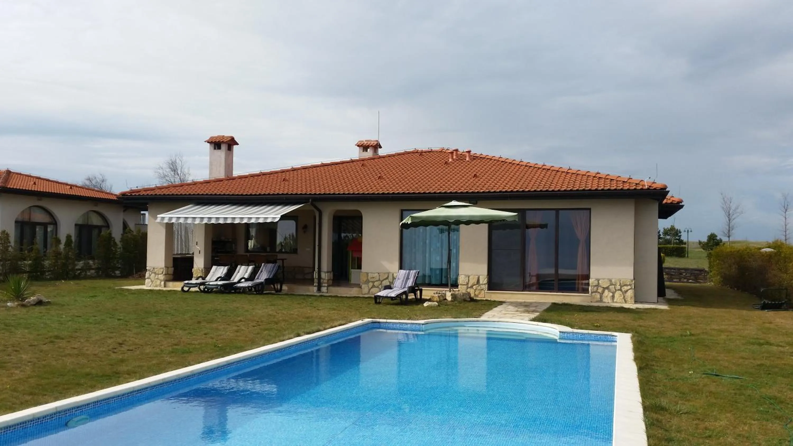 Private Villa 102 with heated pool in BlackSeaRama