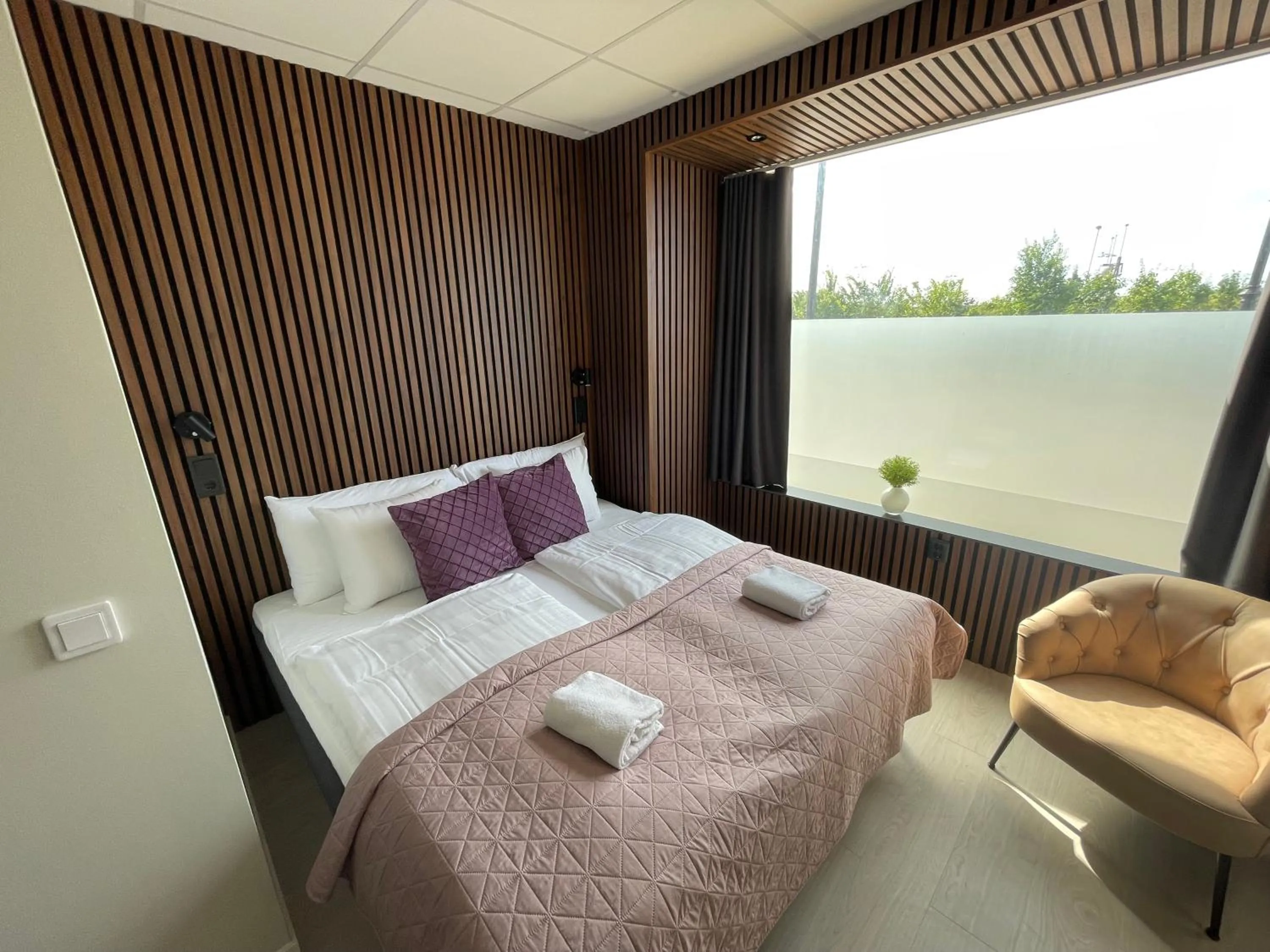 Bed in Dream - Luxury Hostel