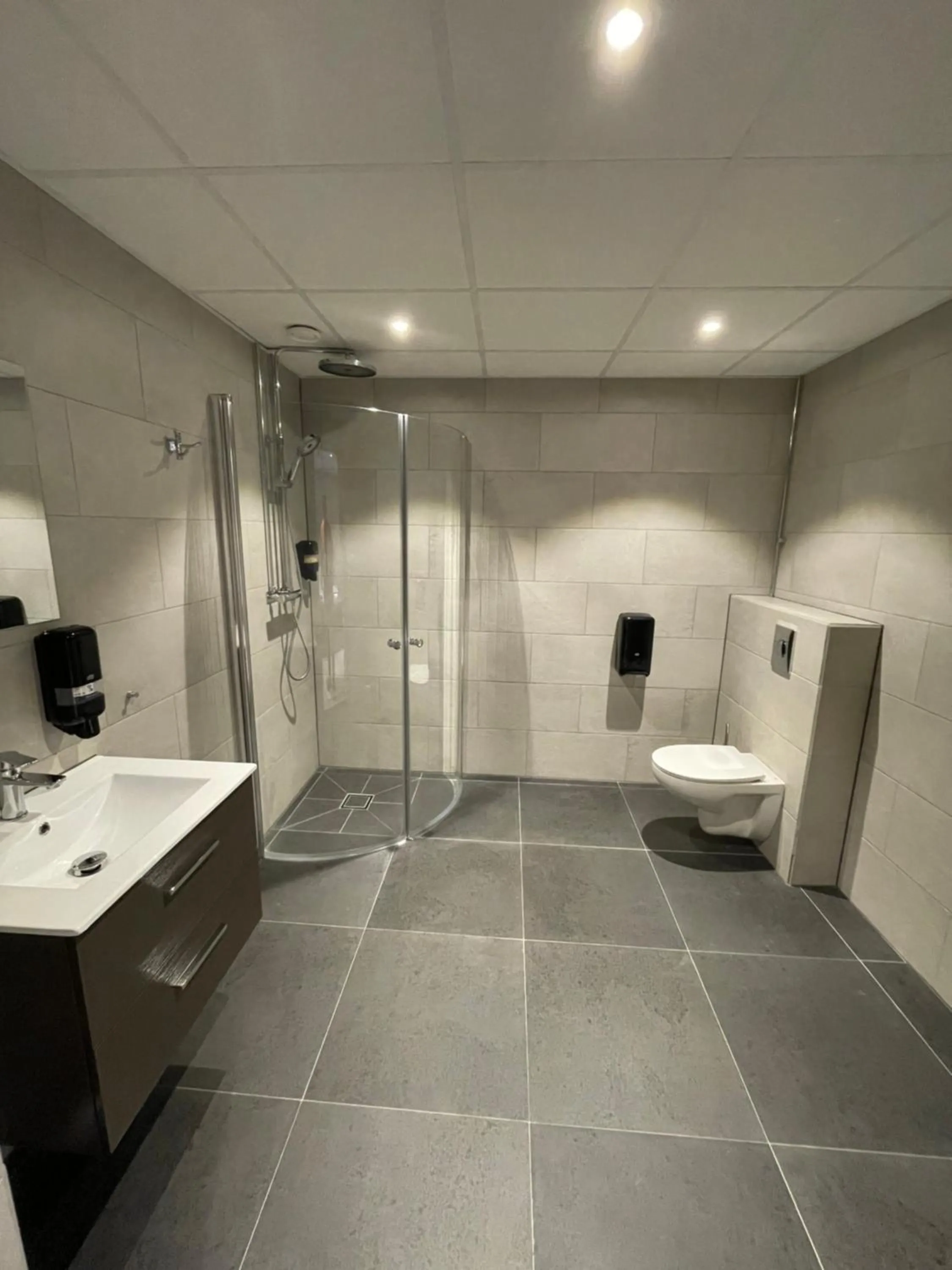 Shower in Dream - Luxury Hostel