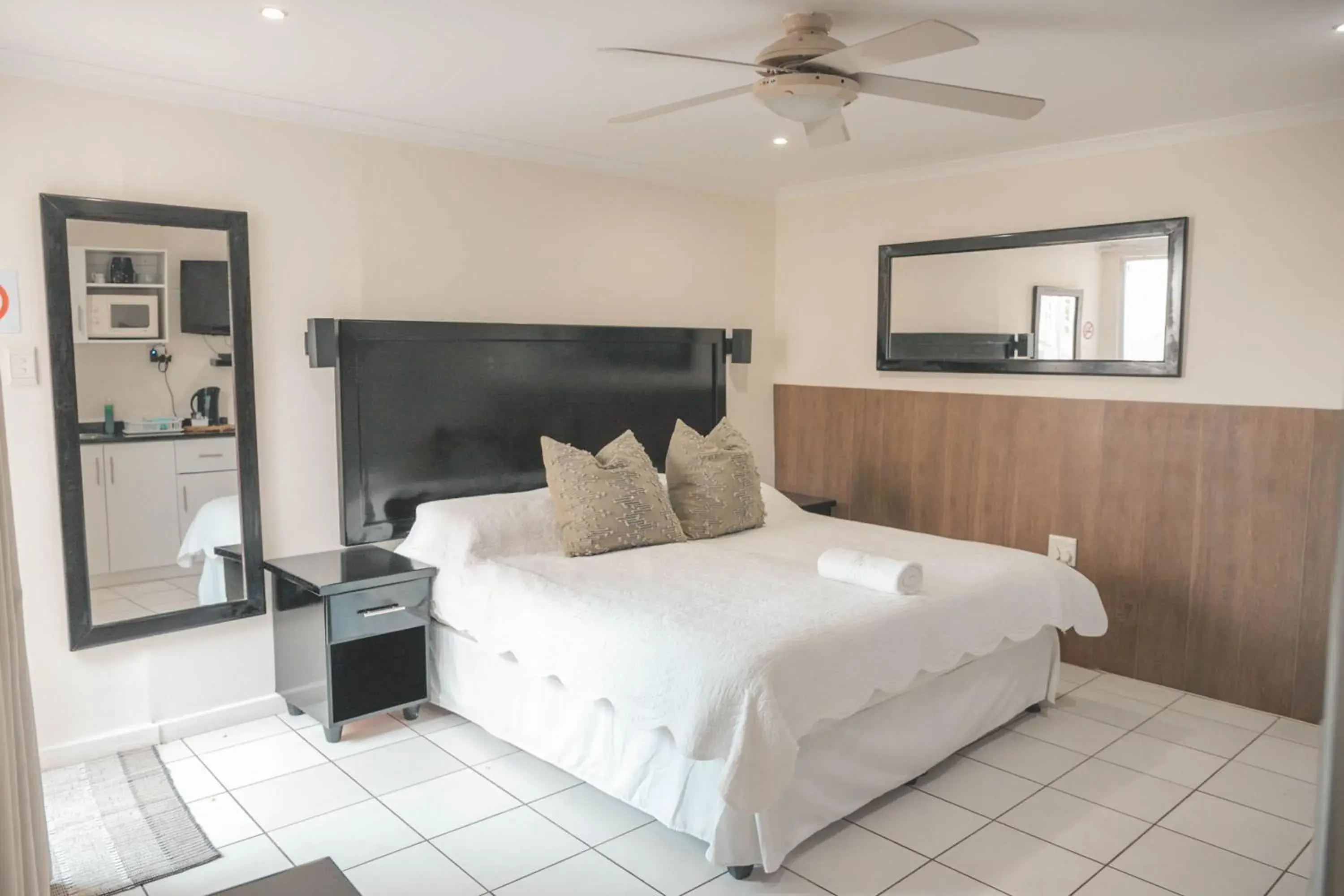 Bed in Beside Still Waters Boutique Hotel Bed in Beside Still Waters Boutique Hotel