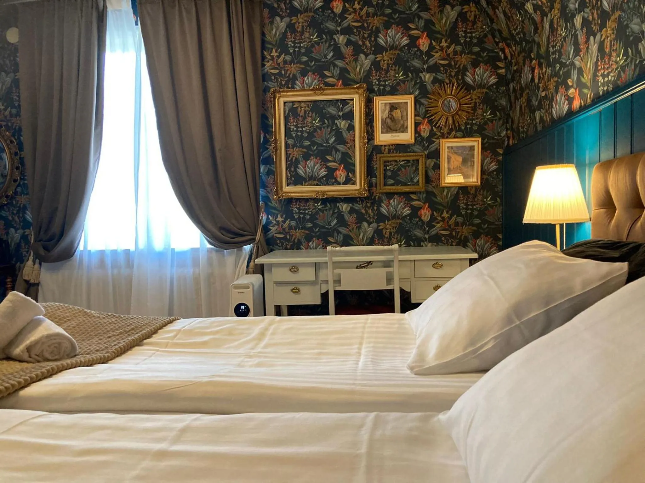 Bed in Madam Blå Hotel