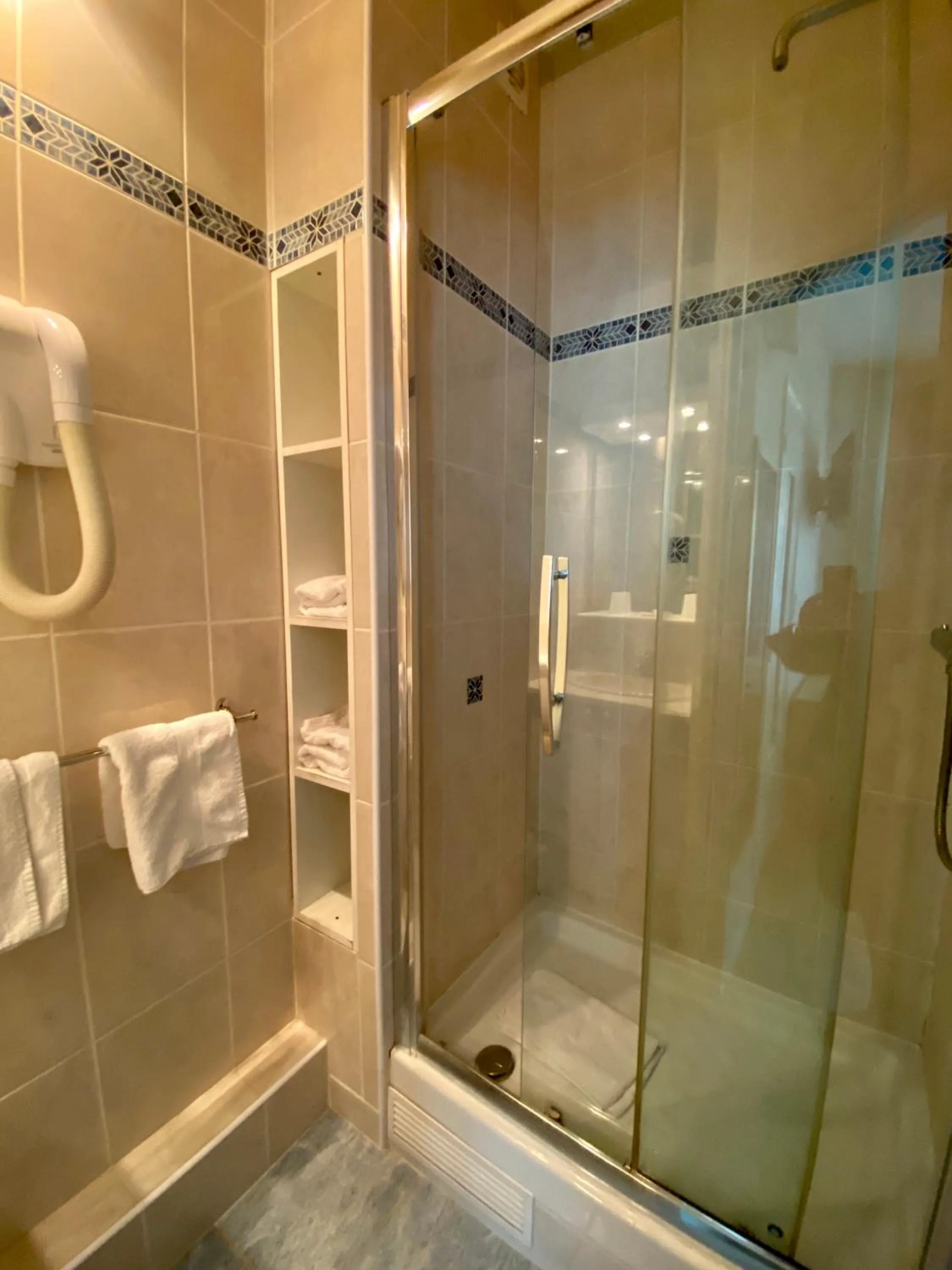 Shower in Hotel Studia