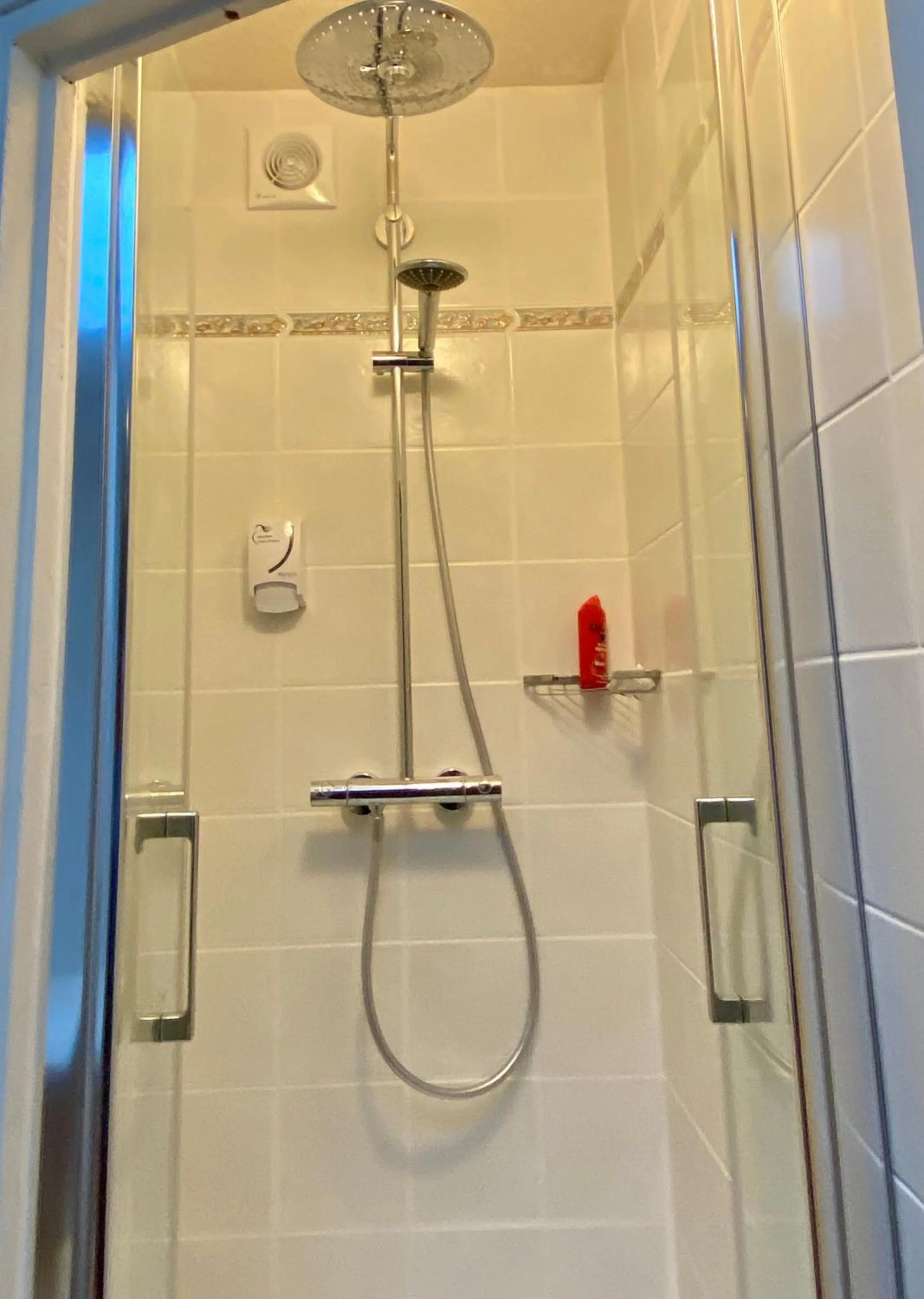 Shower in Hotel Studia