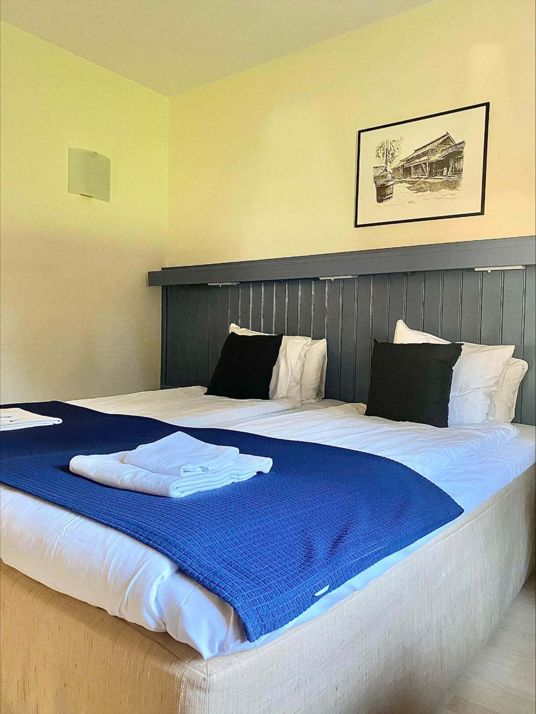 Bedroom, Bed in First Camp Moraparken Hotel