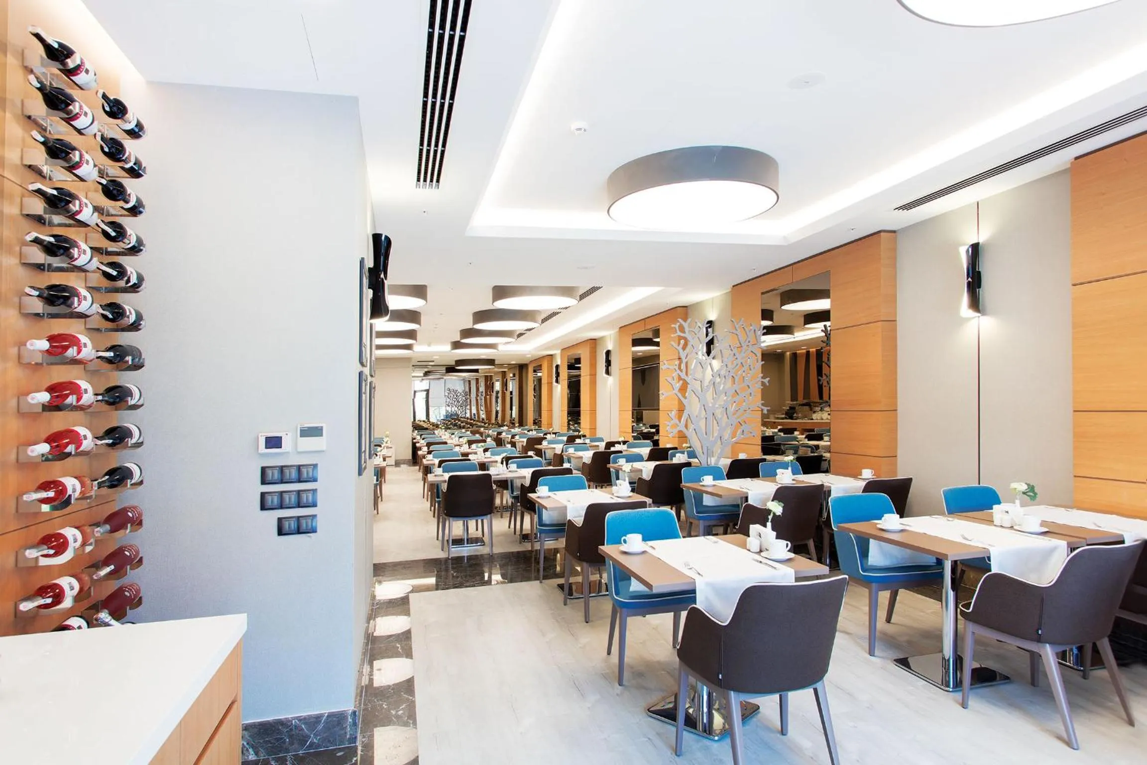 Restaurant/places to eat in Mia City Hotel