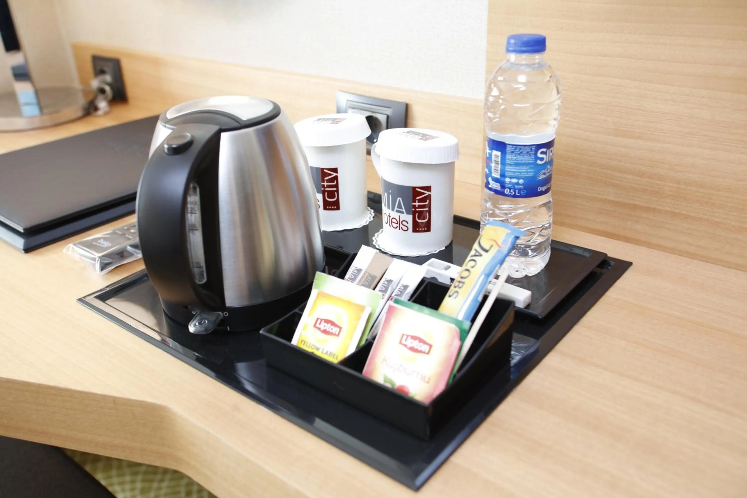 Coffee/tea facilities in Mia City Hotel