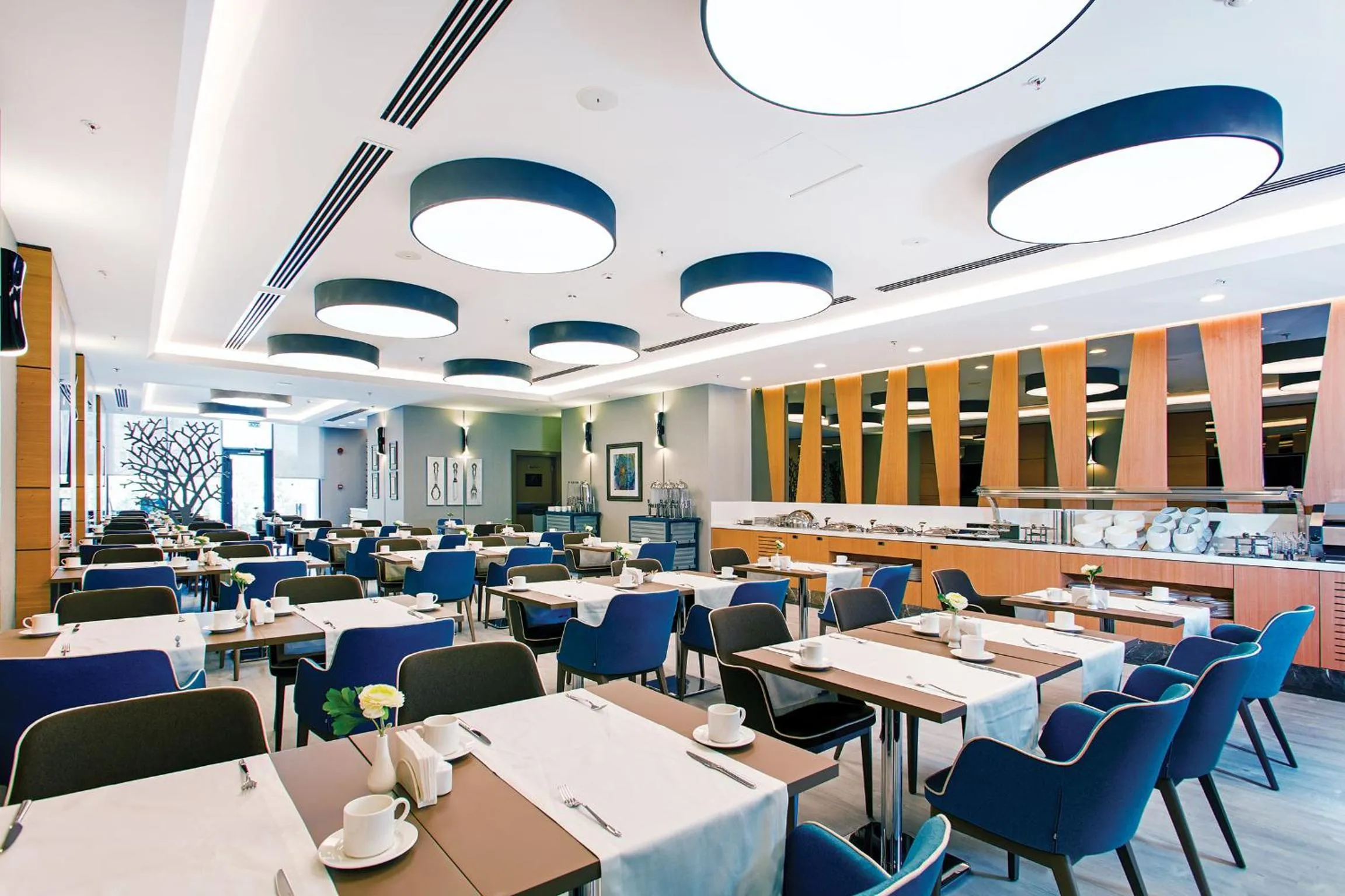 Restaurant/places to eat in Mia City Hotel