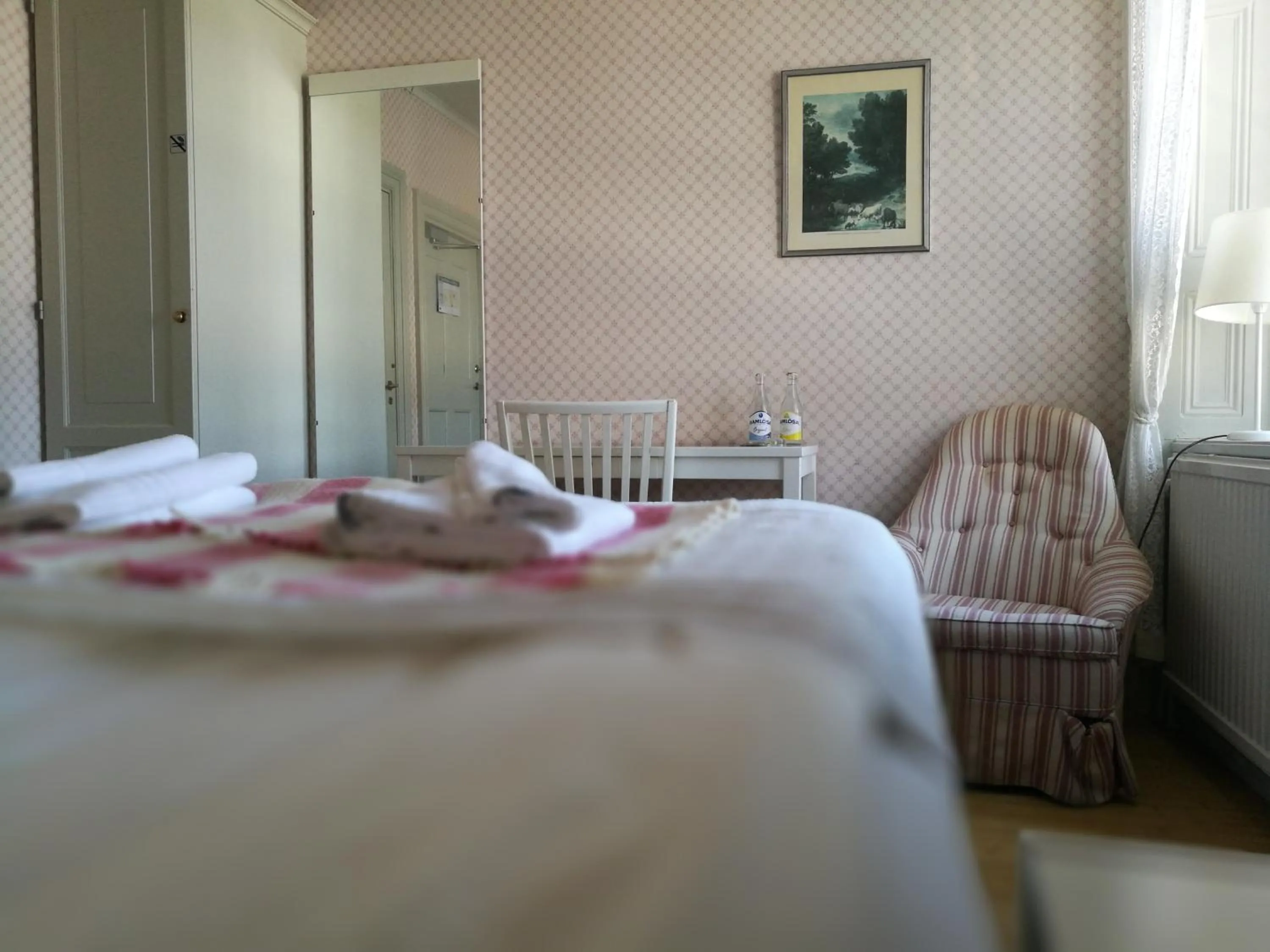 Photo of the whole room, Bed in Wärdshuset Gammel Tammen Österbybruk