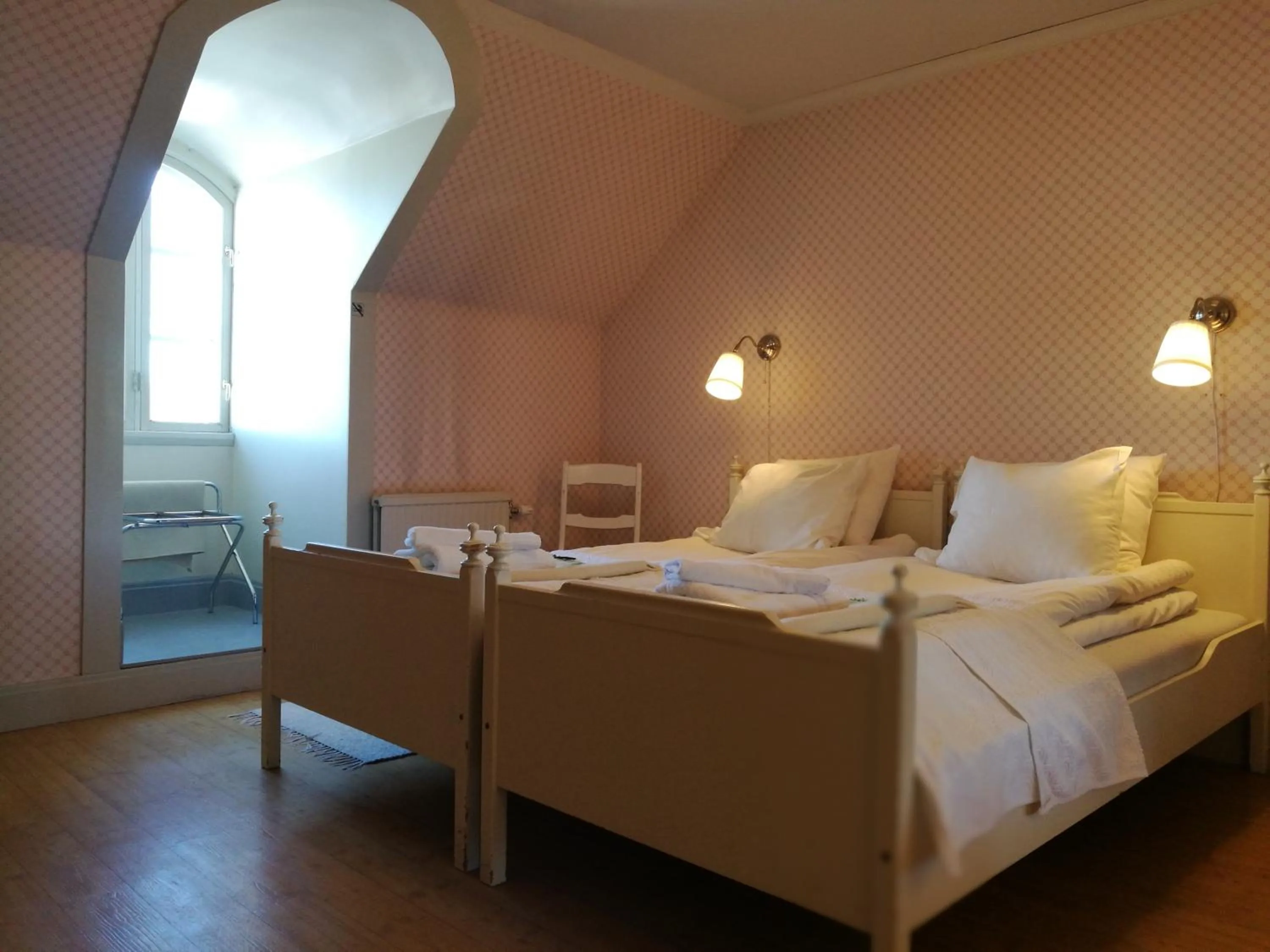 Photo of the whole room, Bed in Wärdshuset Gammel Tammen Österbybruk