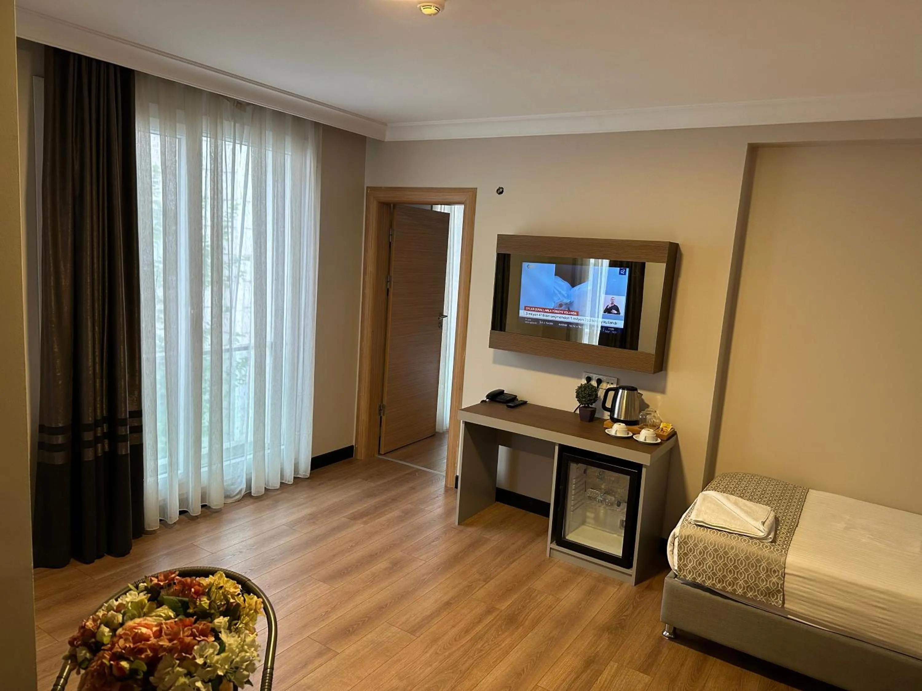 TV and multimedia, Bed in Niconya Port Suite&Hotel