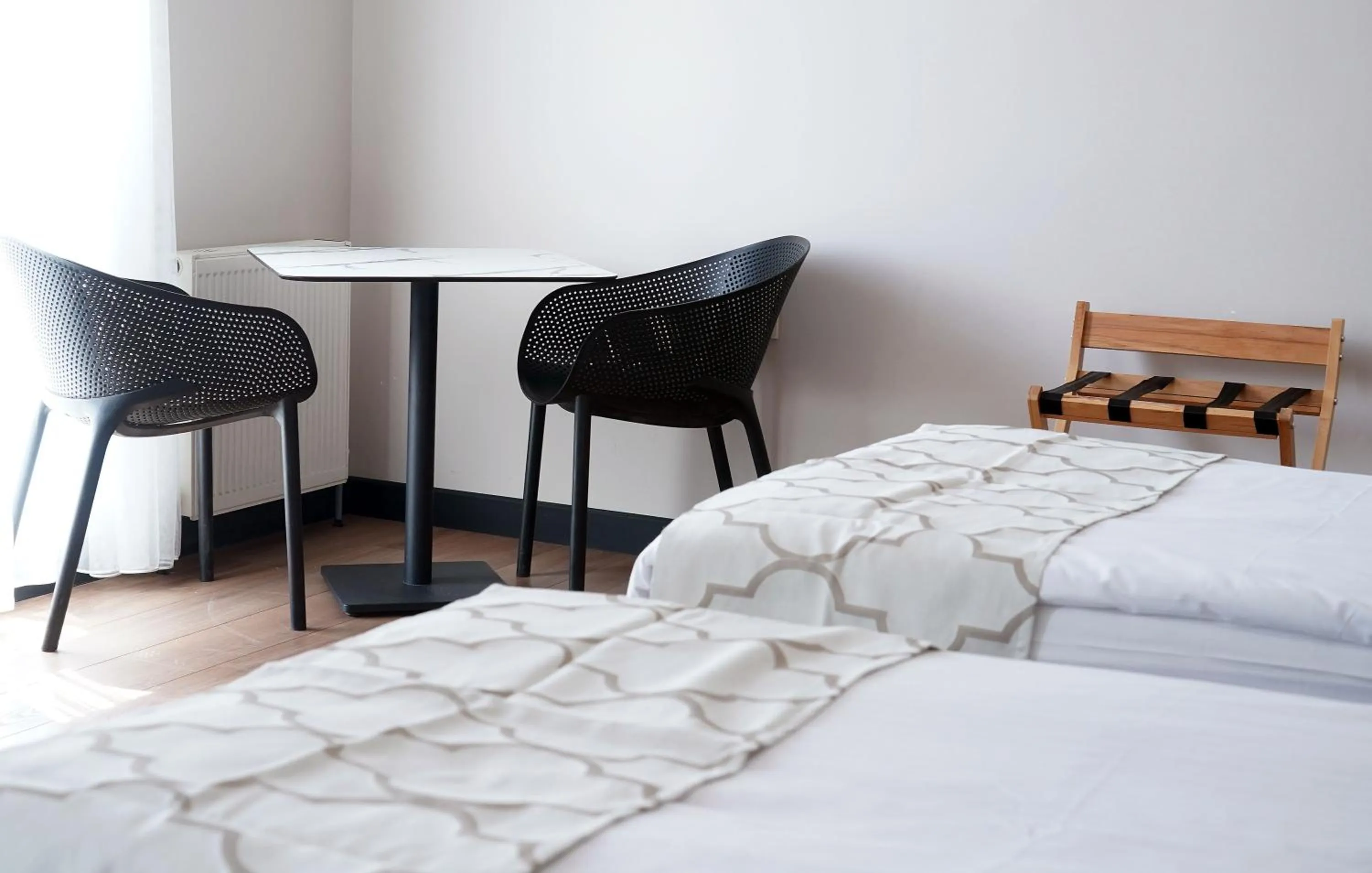 Seating area, Bed in Niconya Port Suite&Hotel