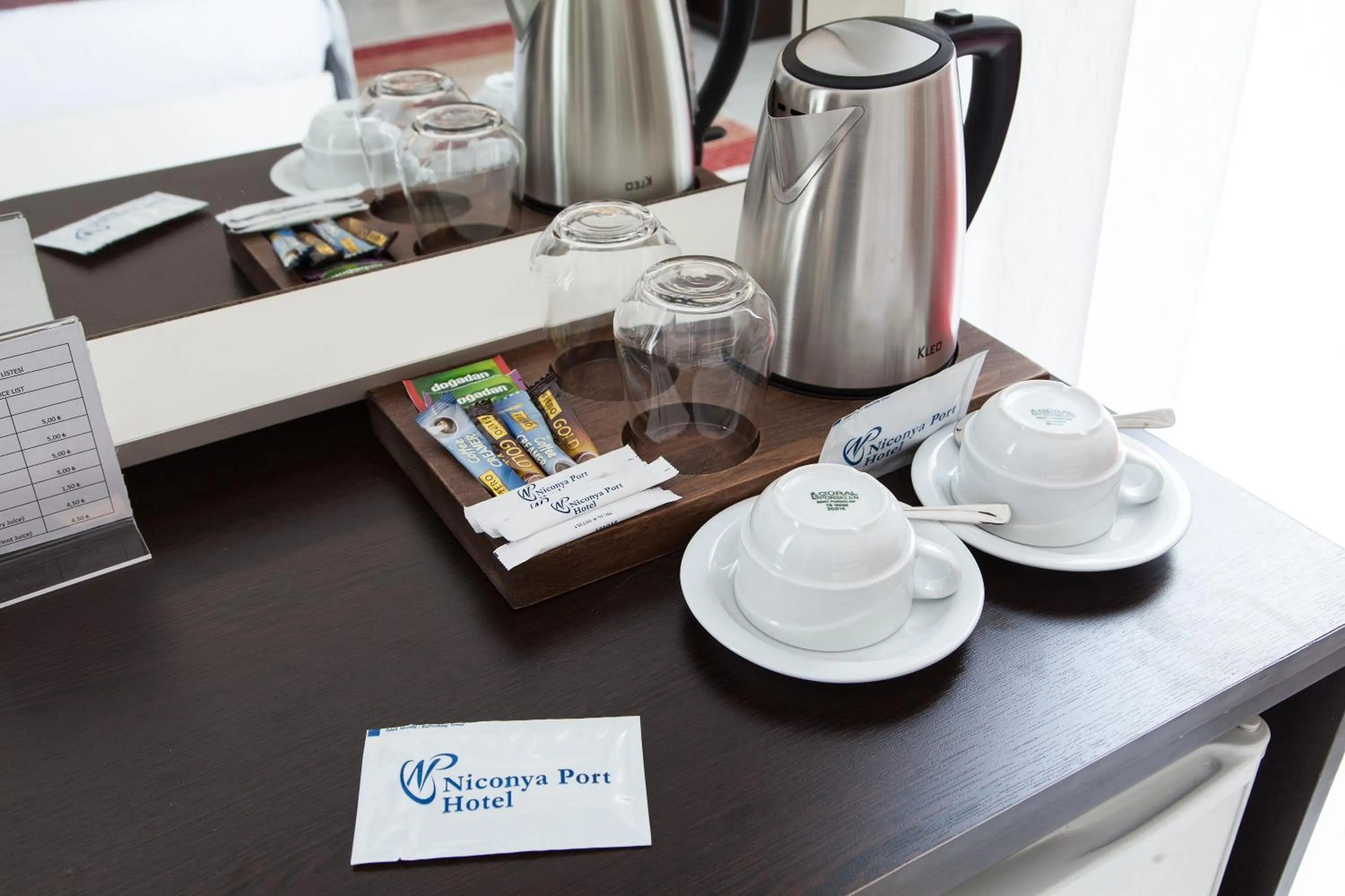 Coffee/tea facilities in Niconya Port Suite&Hotel