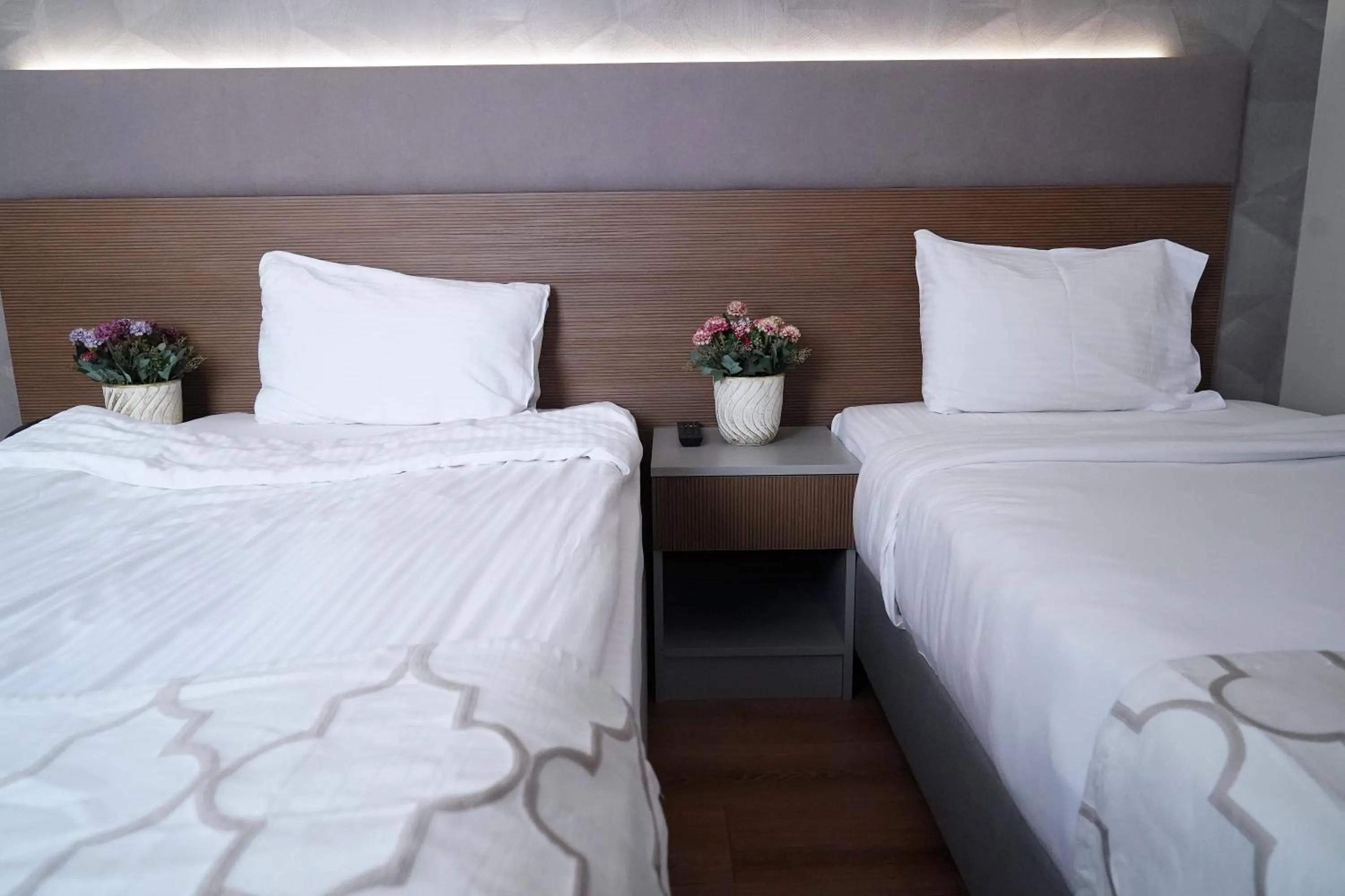 Photo of the whole room, Bed in Niconya Port Suite&Hotel