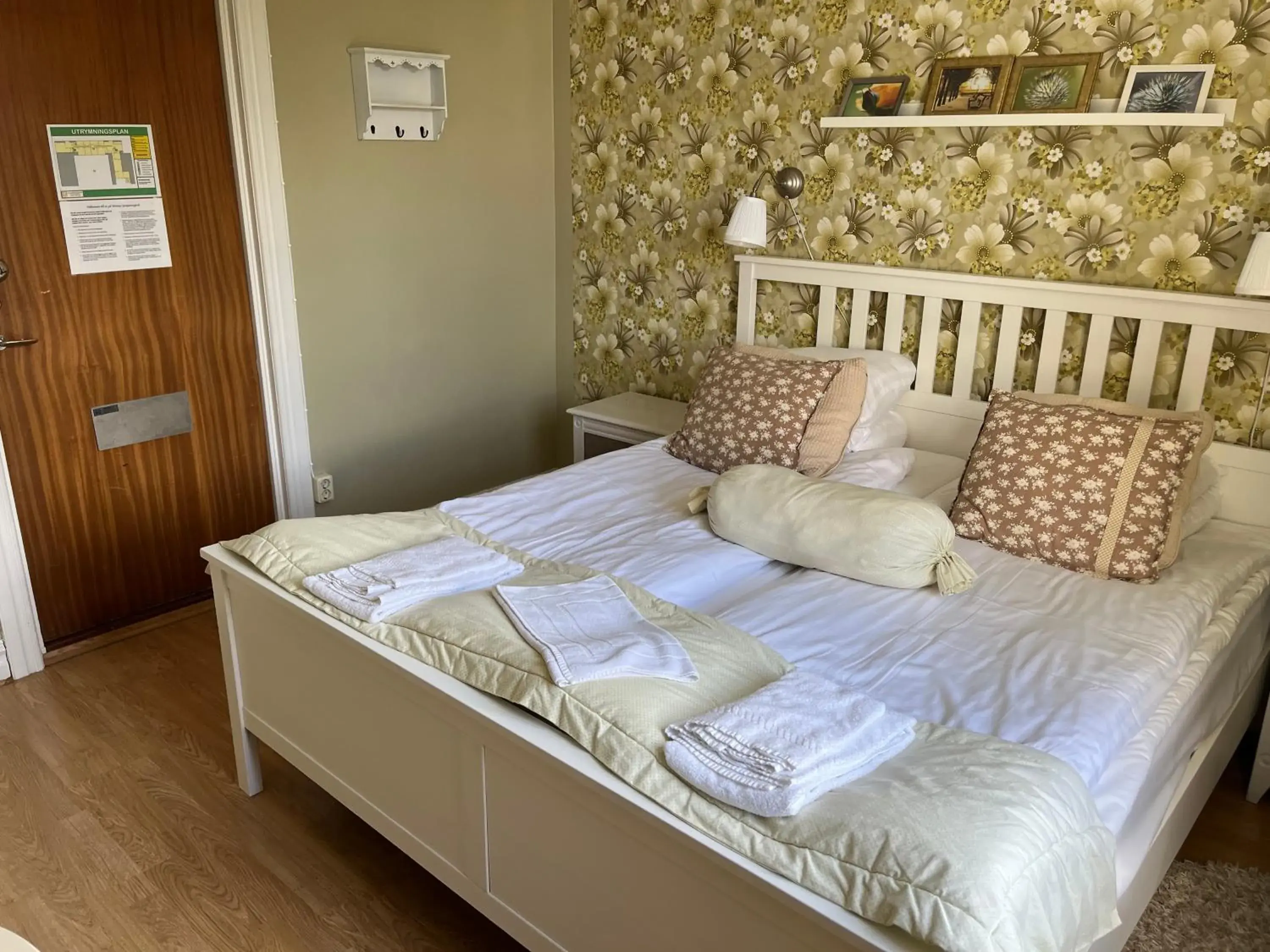 Economy Double Room with Shared Bathroom in Hallway - single occupancy in Skivarps Gästgivaregård Economy Double Room with Shared Bathroom in Hallway - single occupancy in Skivarps Gästgivaregård