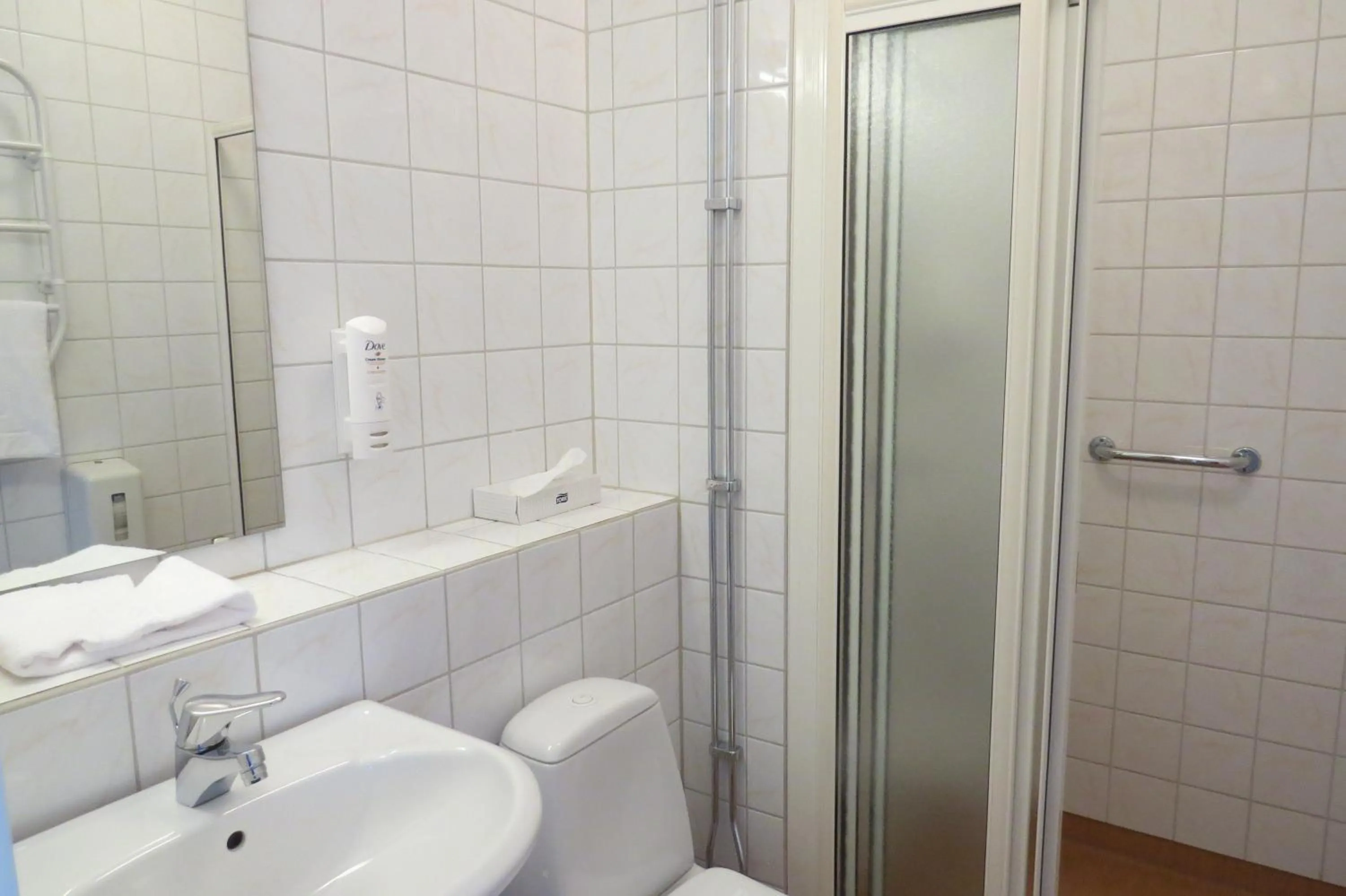 Shower in Hotell Falköping, Sure Hotel Collection by Best Western