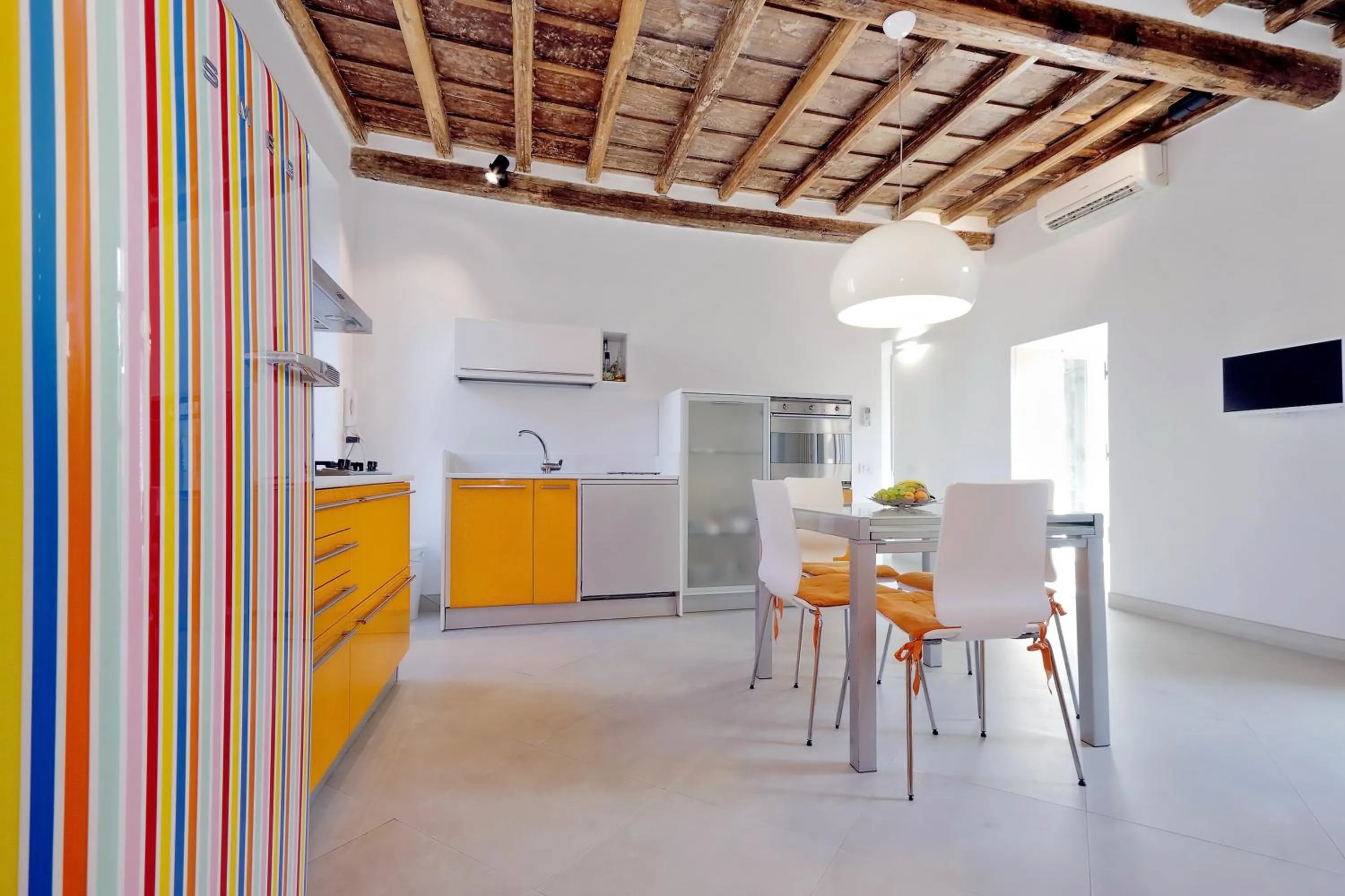 Kitchen or kitchenette in Reginella