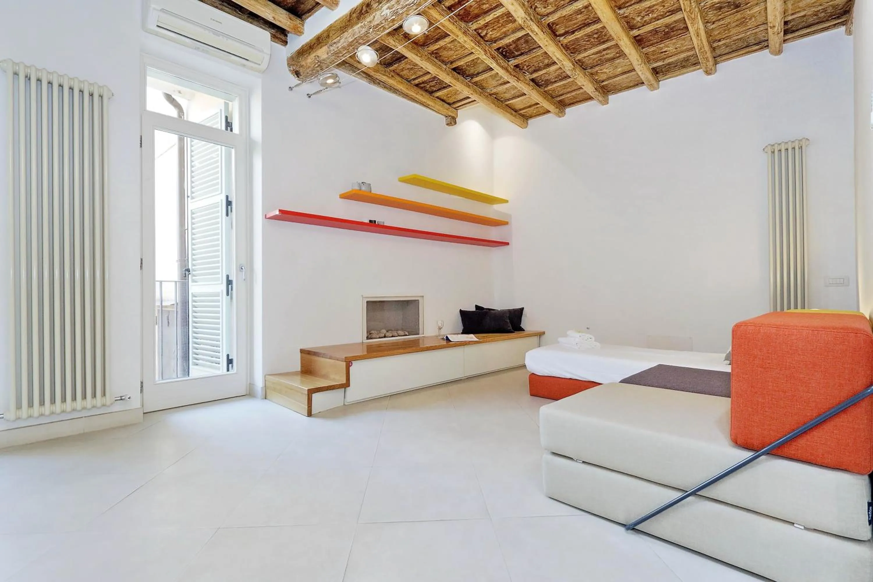 Communal lounge/ TV room in Reginella