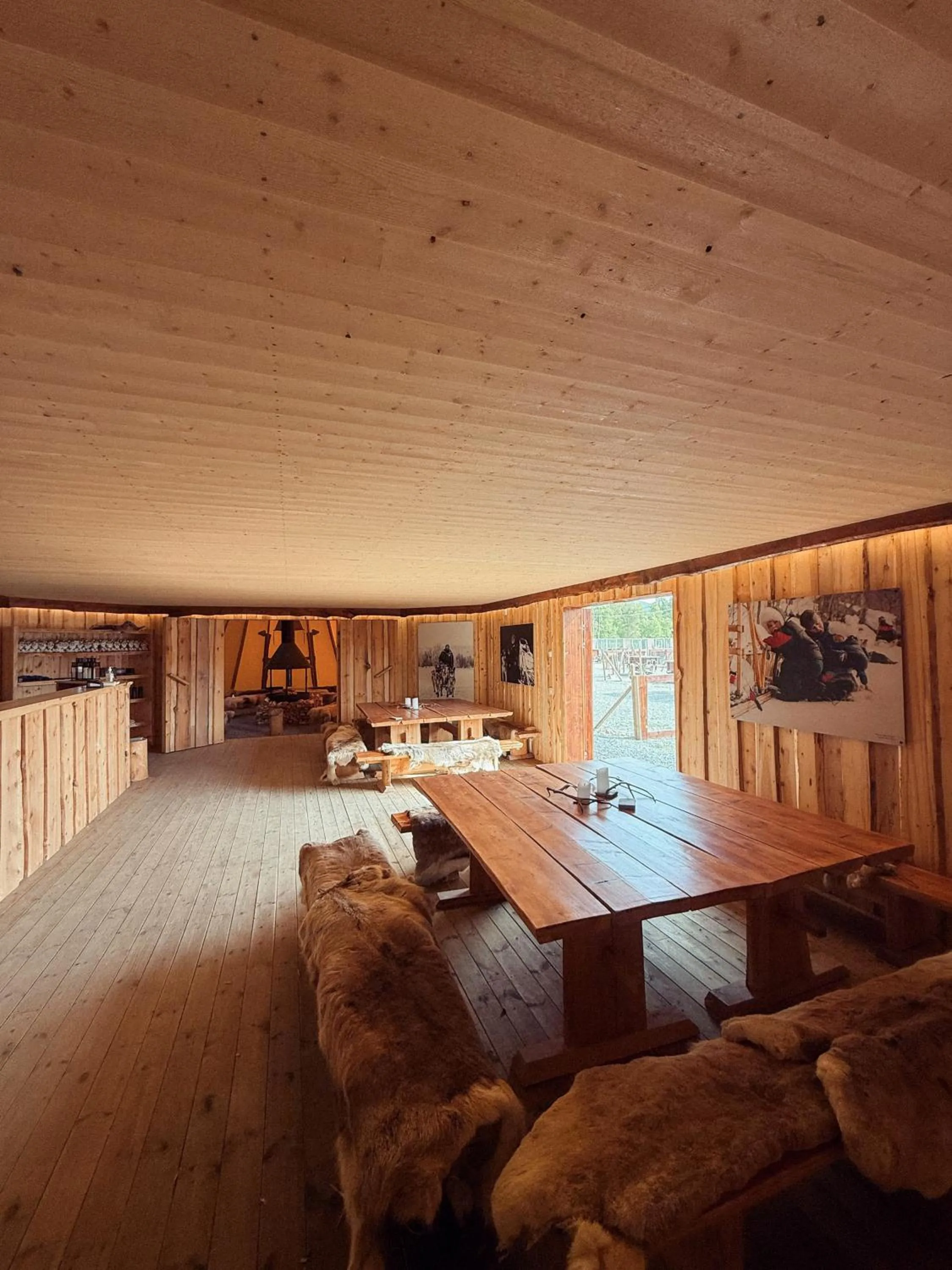 Area and facilities, Bed in Holmen Husky Lodge