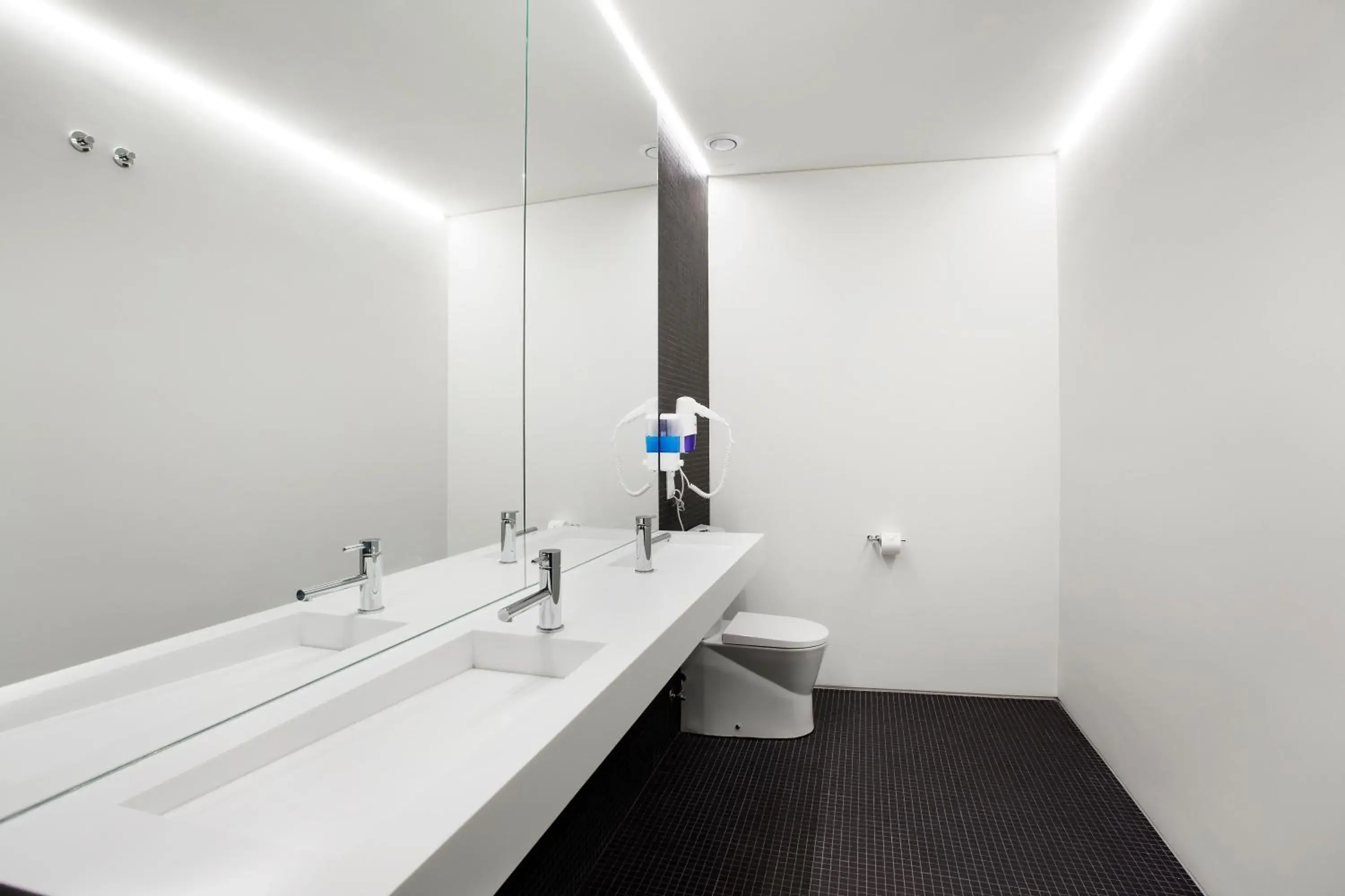 Toilet in Ascensor da Bica - Lisbon Serviced Apartments Toilet in Ascensor da Bica - Lisbon Serviced Apartments
