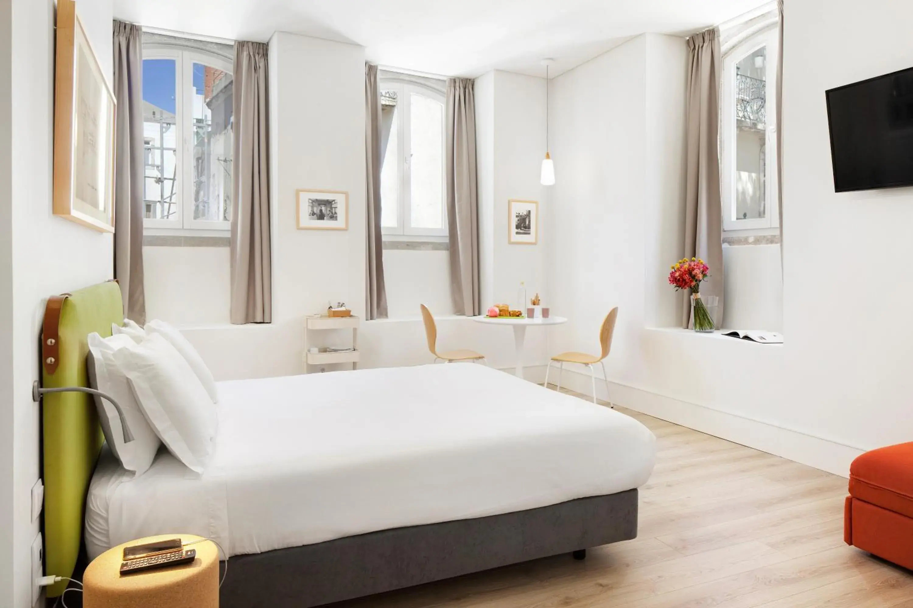 Living room, Bed in Ascensor da Bica - Lisbon Serviced Apartments Living room, Bed in Ascensor da Bica - Lisbon Serviced Apartments