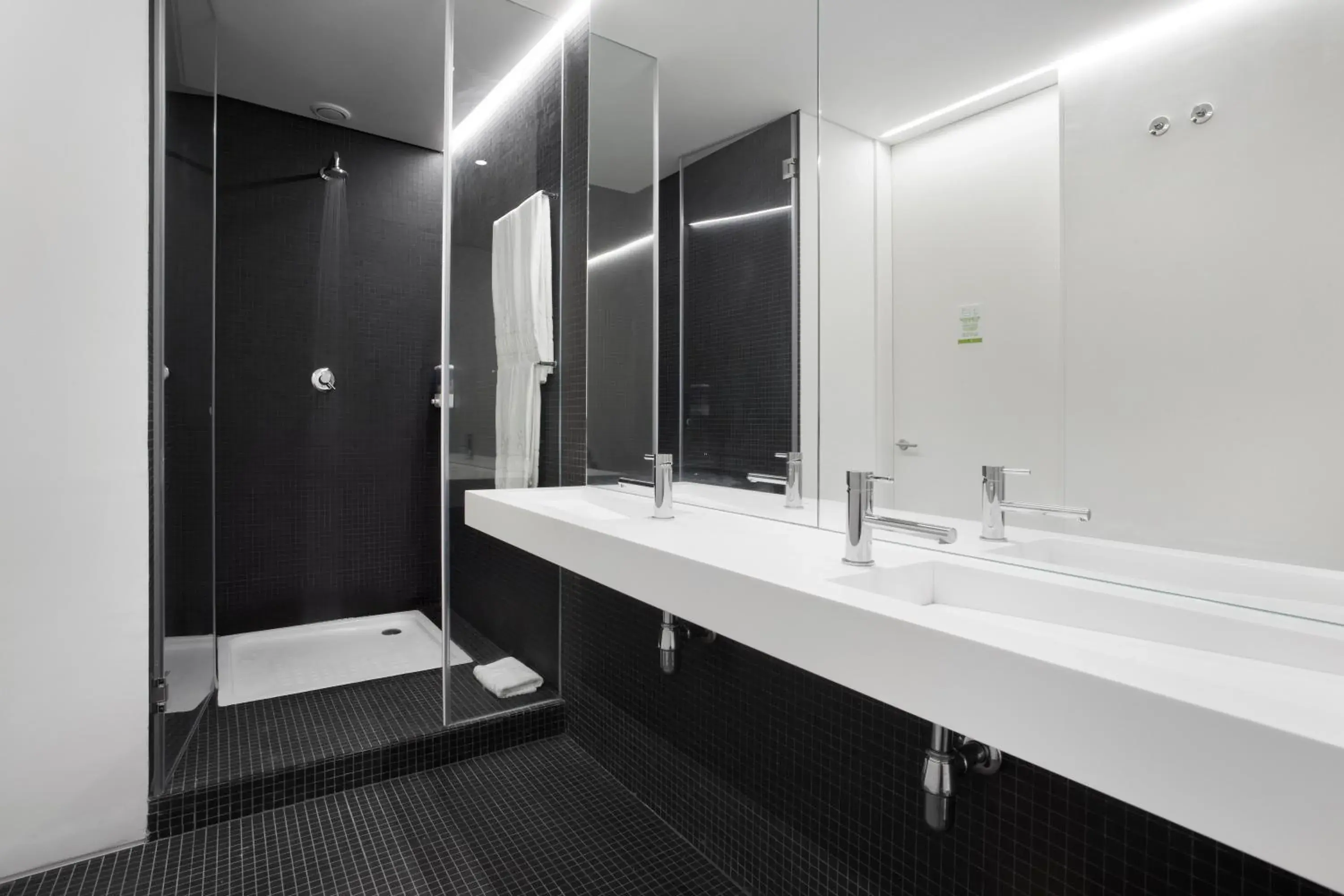 Toilet in Ascensor da Bica - Lisbon Serviced Apartments Toilet in Ascensor da Bica - Lisbon Serviced Apartments