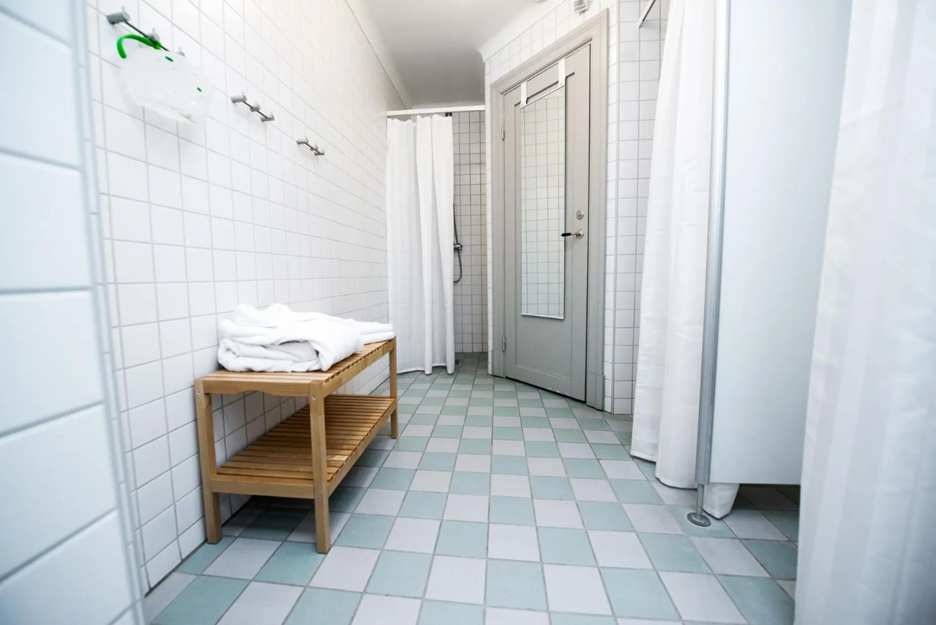 Shower in Hotel 1861