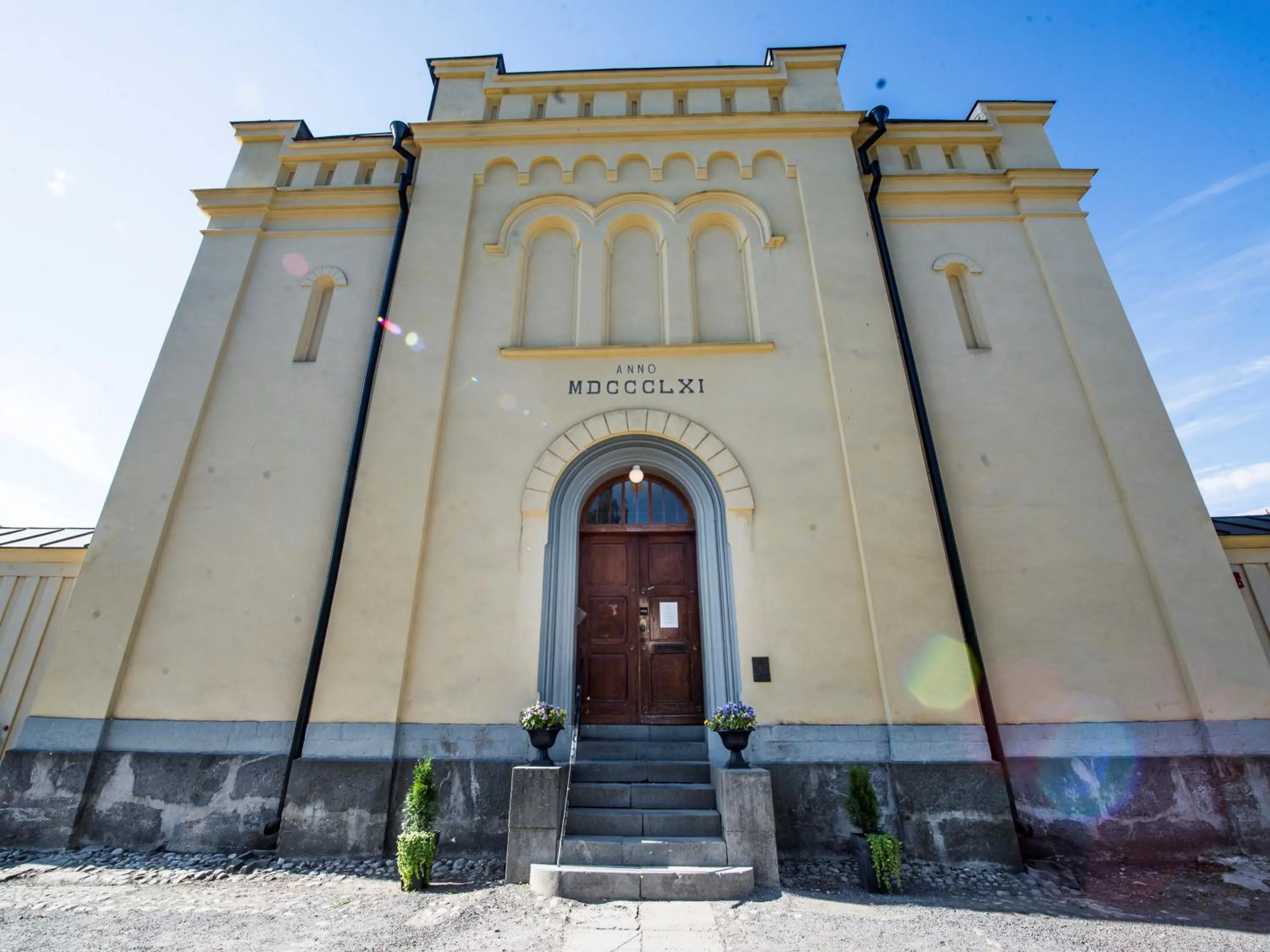 Property building in Hotel 1861