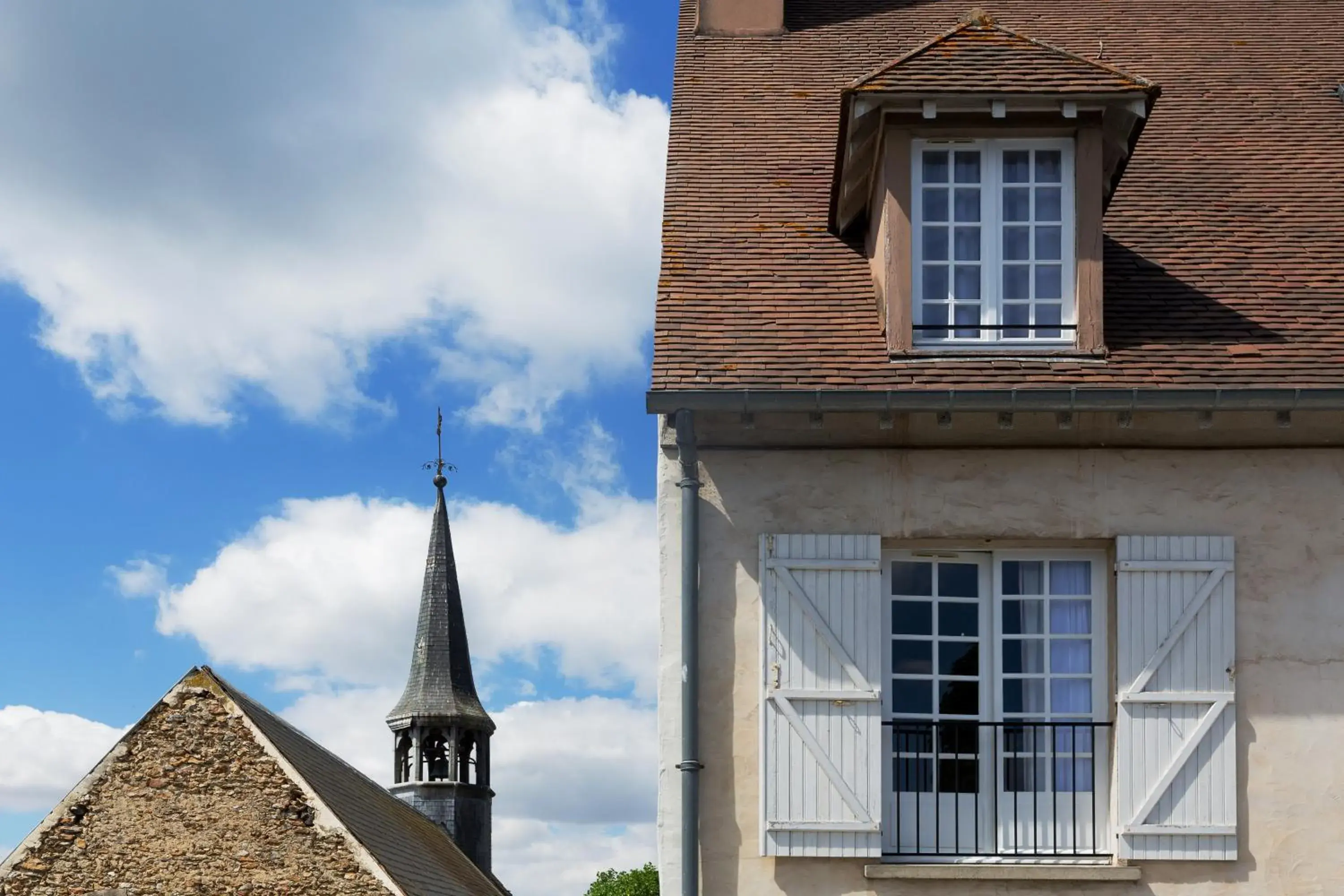 Property building in Best Western Blanche de Castille Dourdan Property building in Best Western Blanche de Castille Dourdan