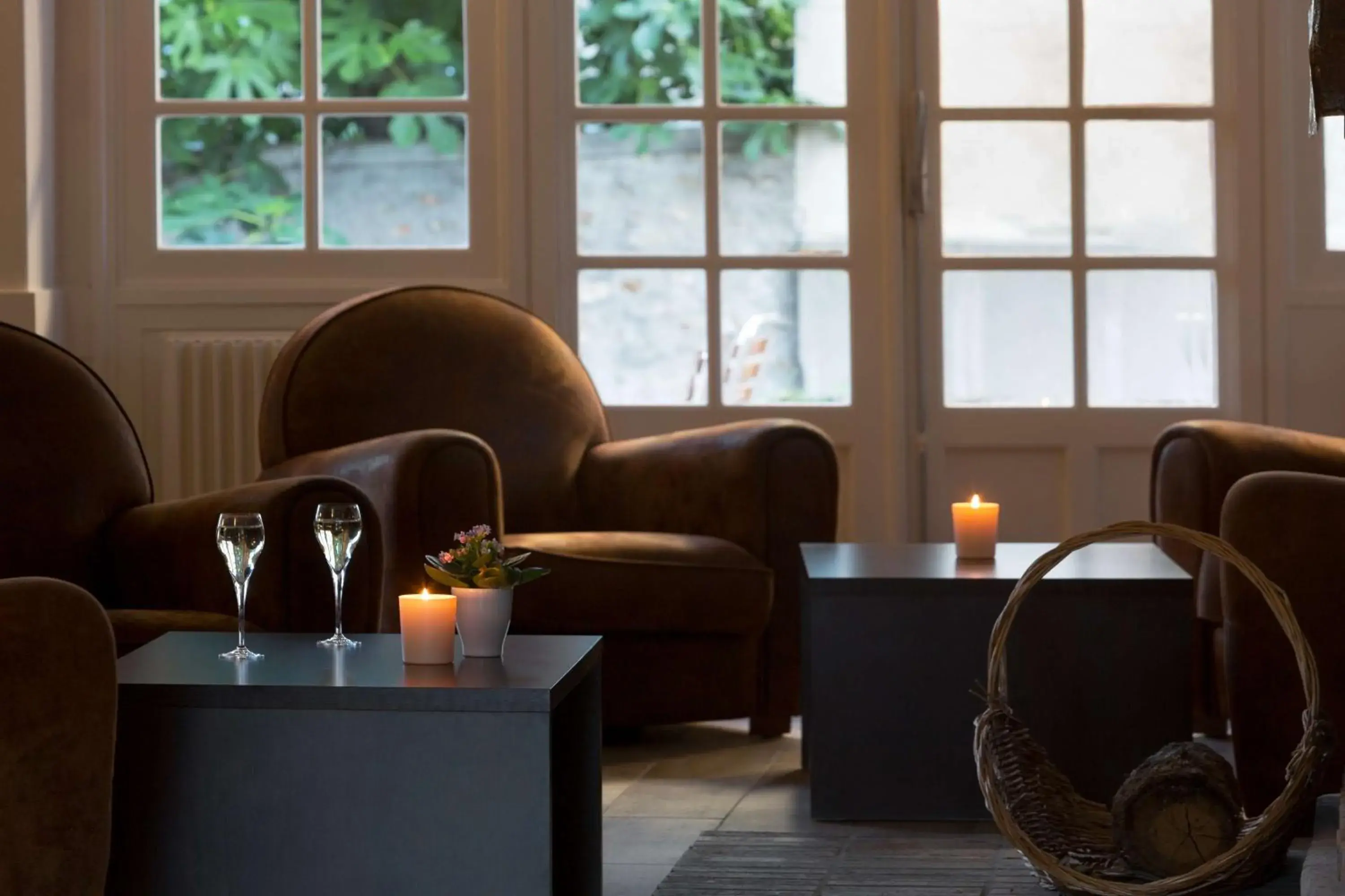 Lounge or bar in Best Western Blanche de Castille Dourdan Lounge or bar in Best Western Blanche de Castille Dourdan