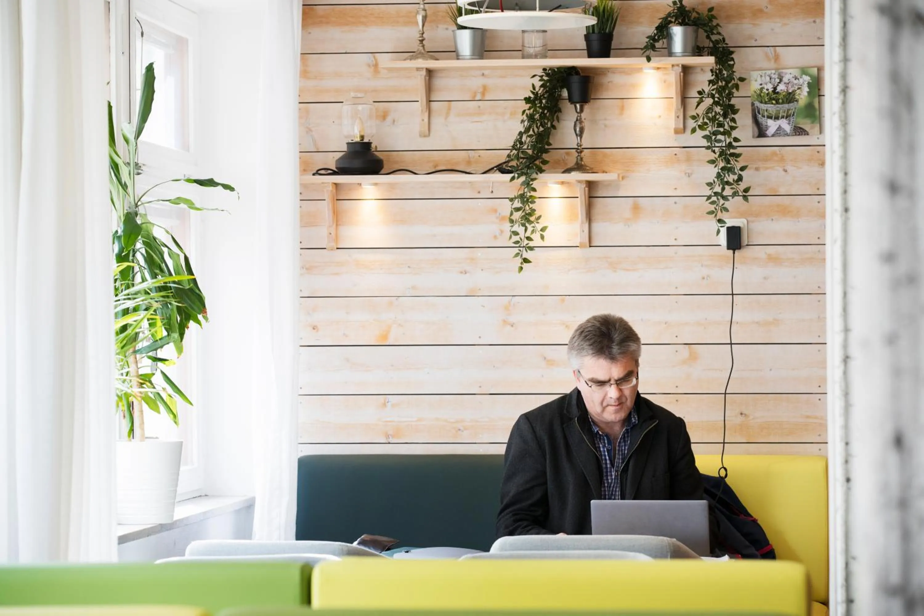 Seating area in Slottsskogens Hostel