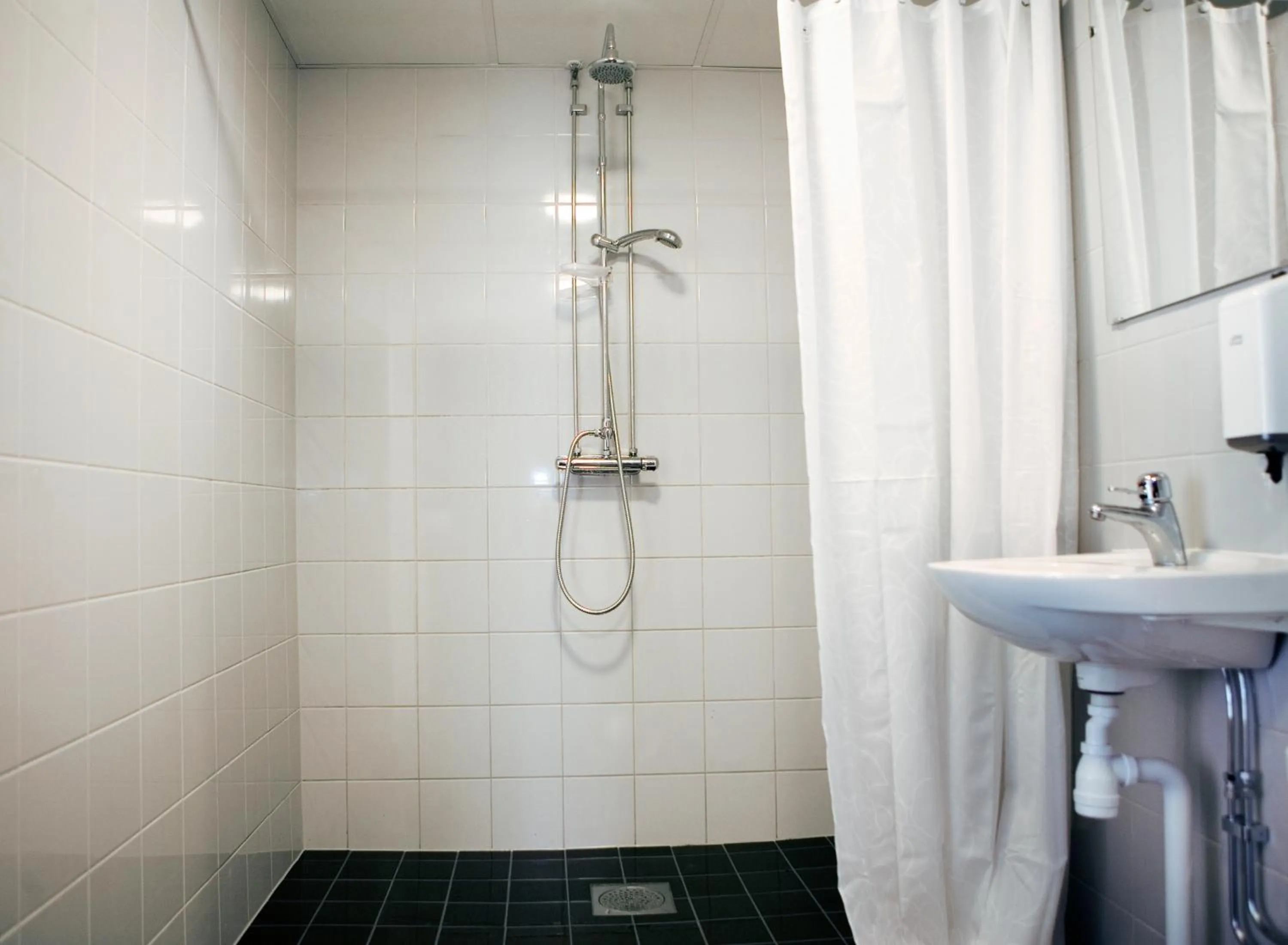 Bathroom in Slottsskogens Hostel