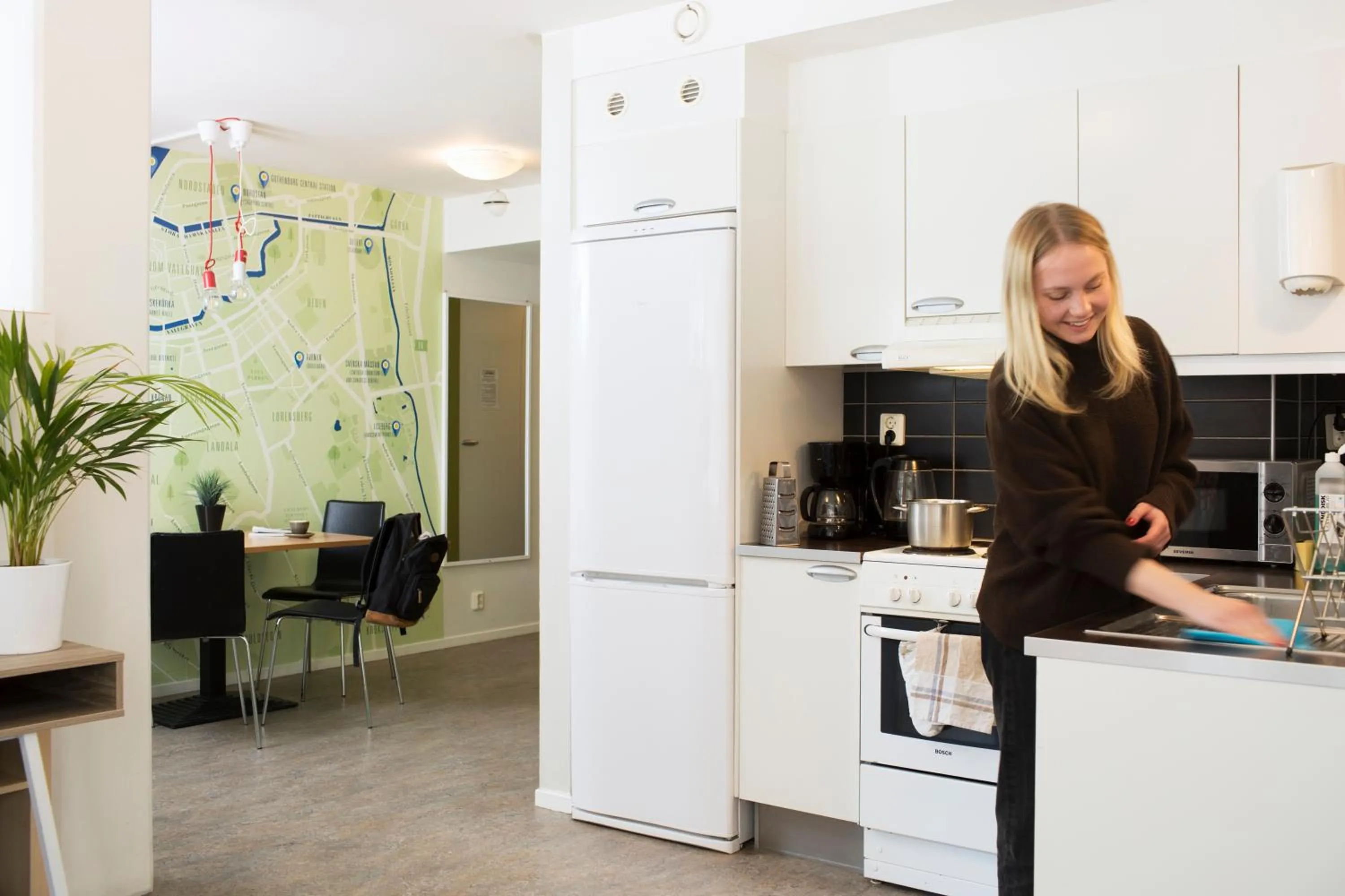 Kitchen or kitchenette in Slottsskogens Hostel