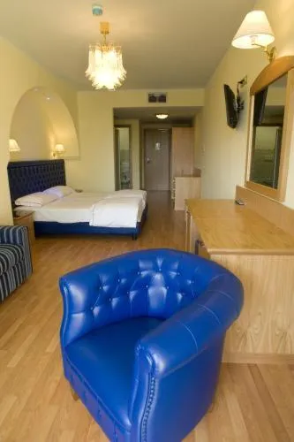 Bed in Hotel Alexander