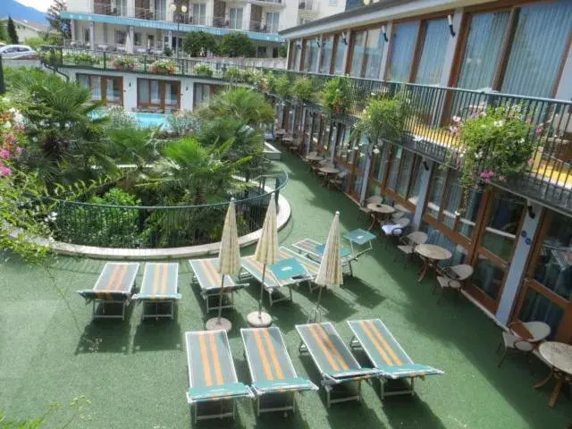 Facade/entrance in Hotel Alexander Facade/entrance in Hotel Alexander