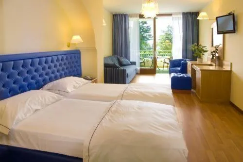 Bed in Hotel Alexander