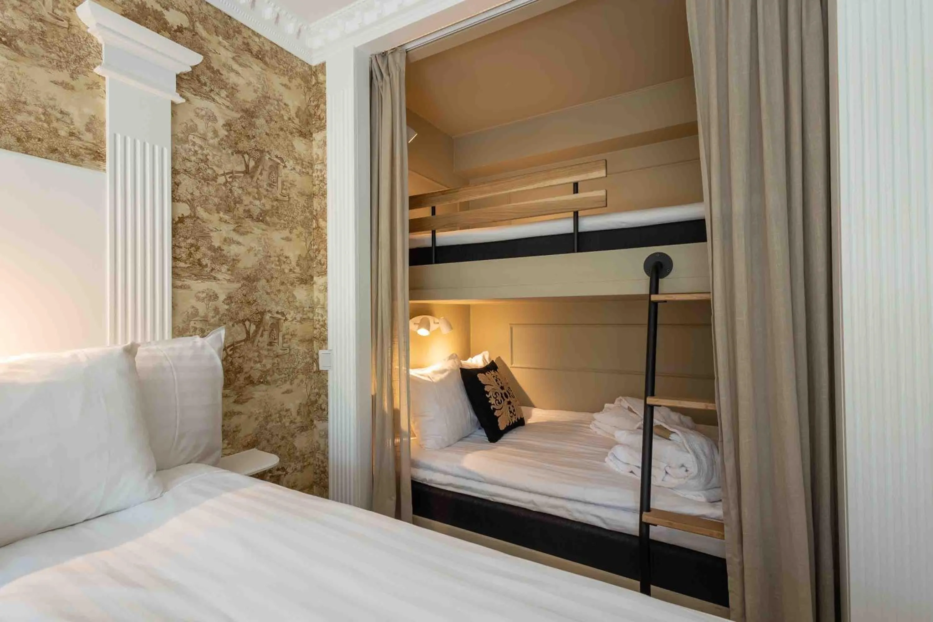 Guests, Bed in Säröhus Hotel, Conference & Spa