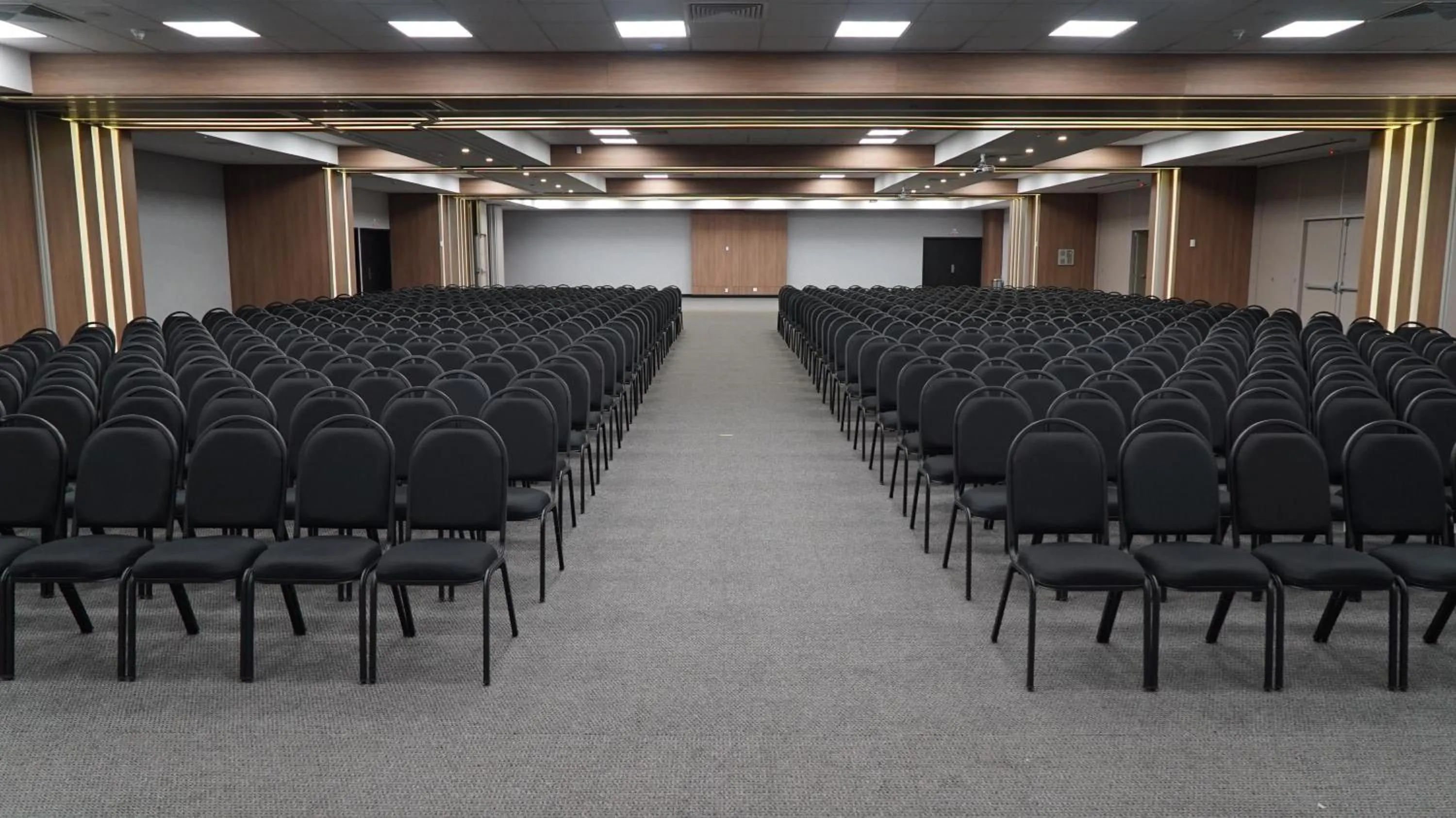 Meeting/conference room in eSuites Hotel Recreio Shopping