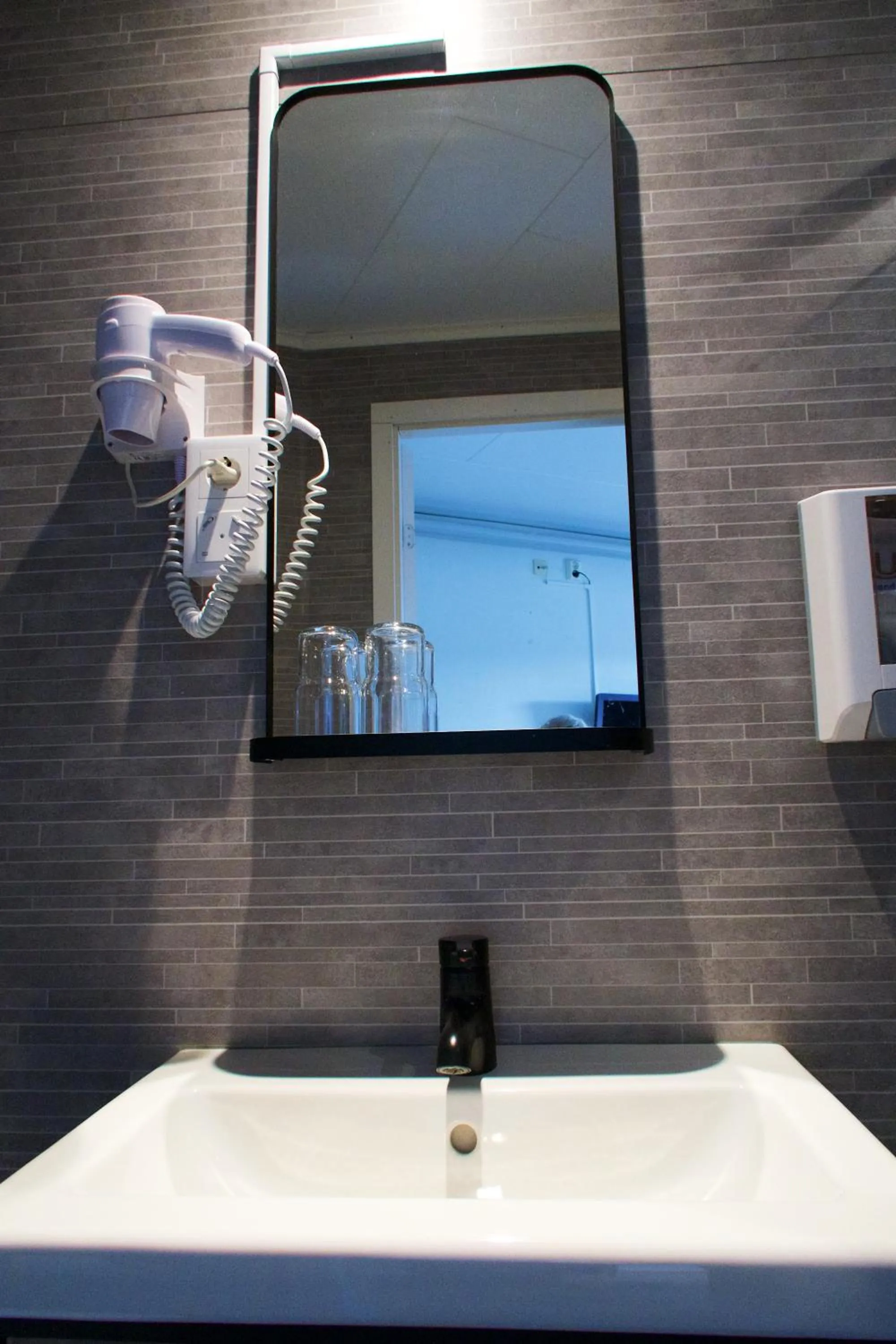 Toilet in Hotel E-10 by First