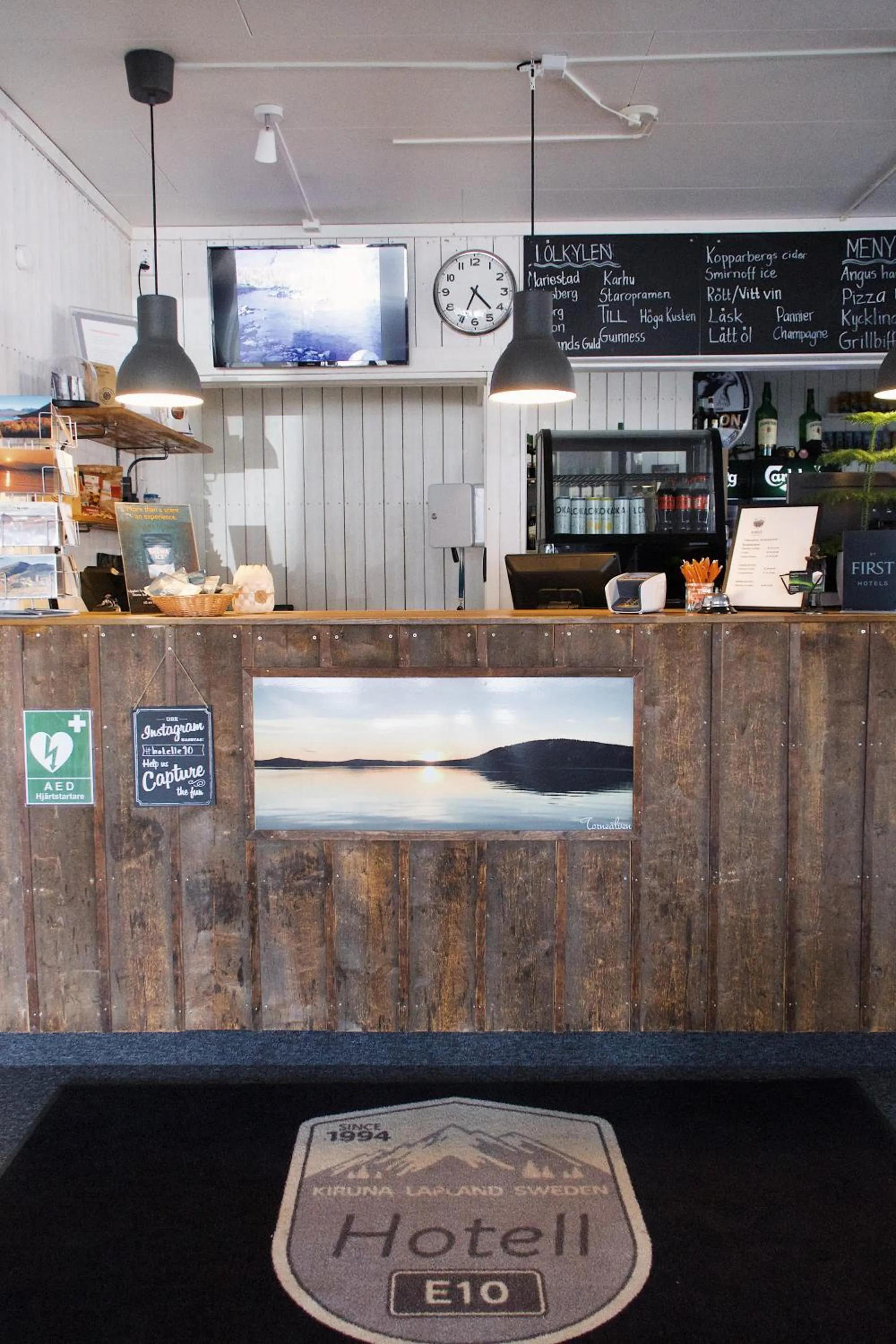 Lobby or reception in Hotel E-10 by First