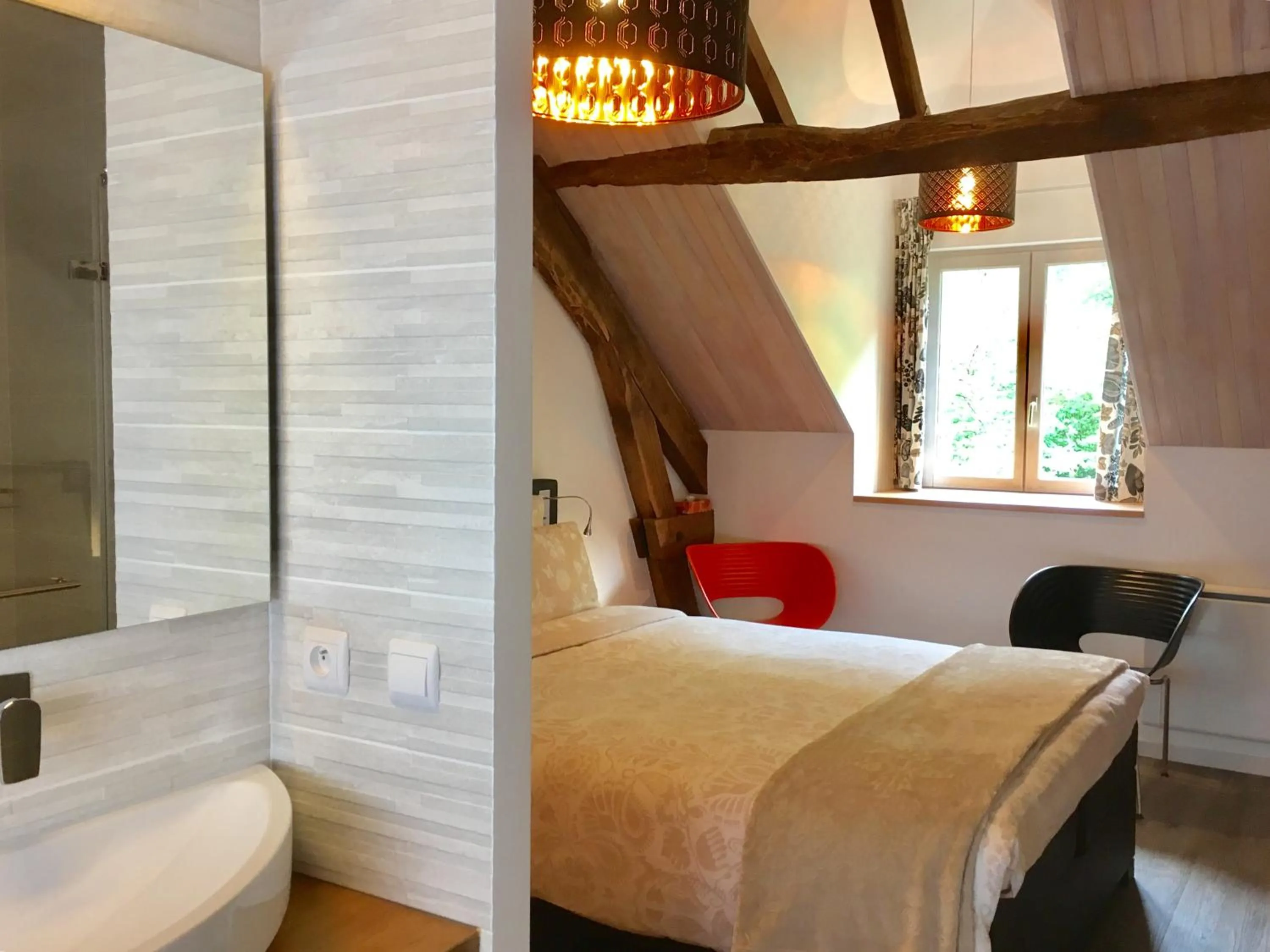 Seating area, Bed in Moulin de la Fayolle