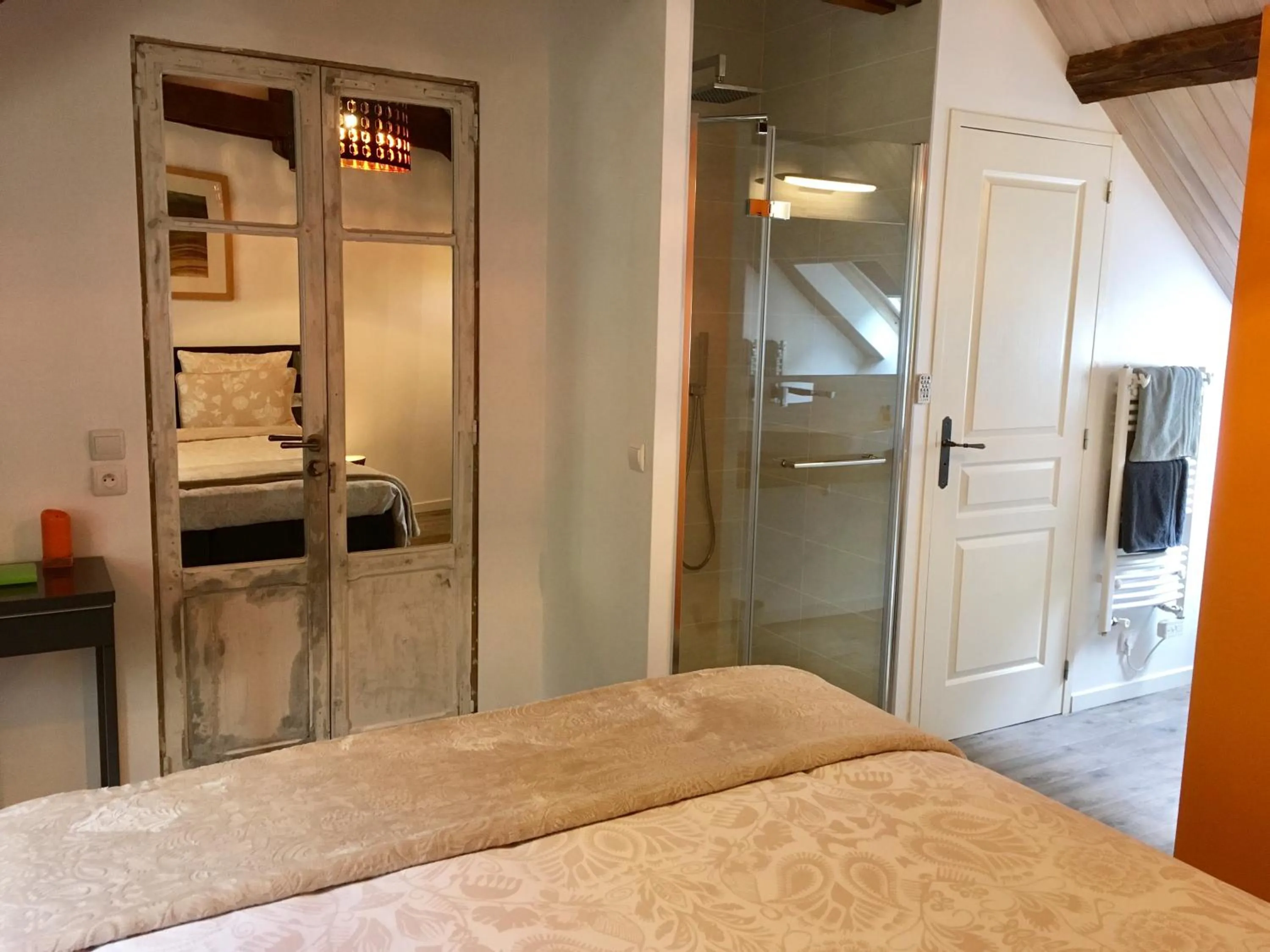 Decorative detail, Bed in Moulin de la Fayolle